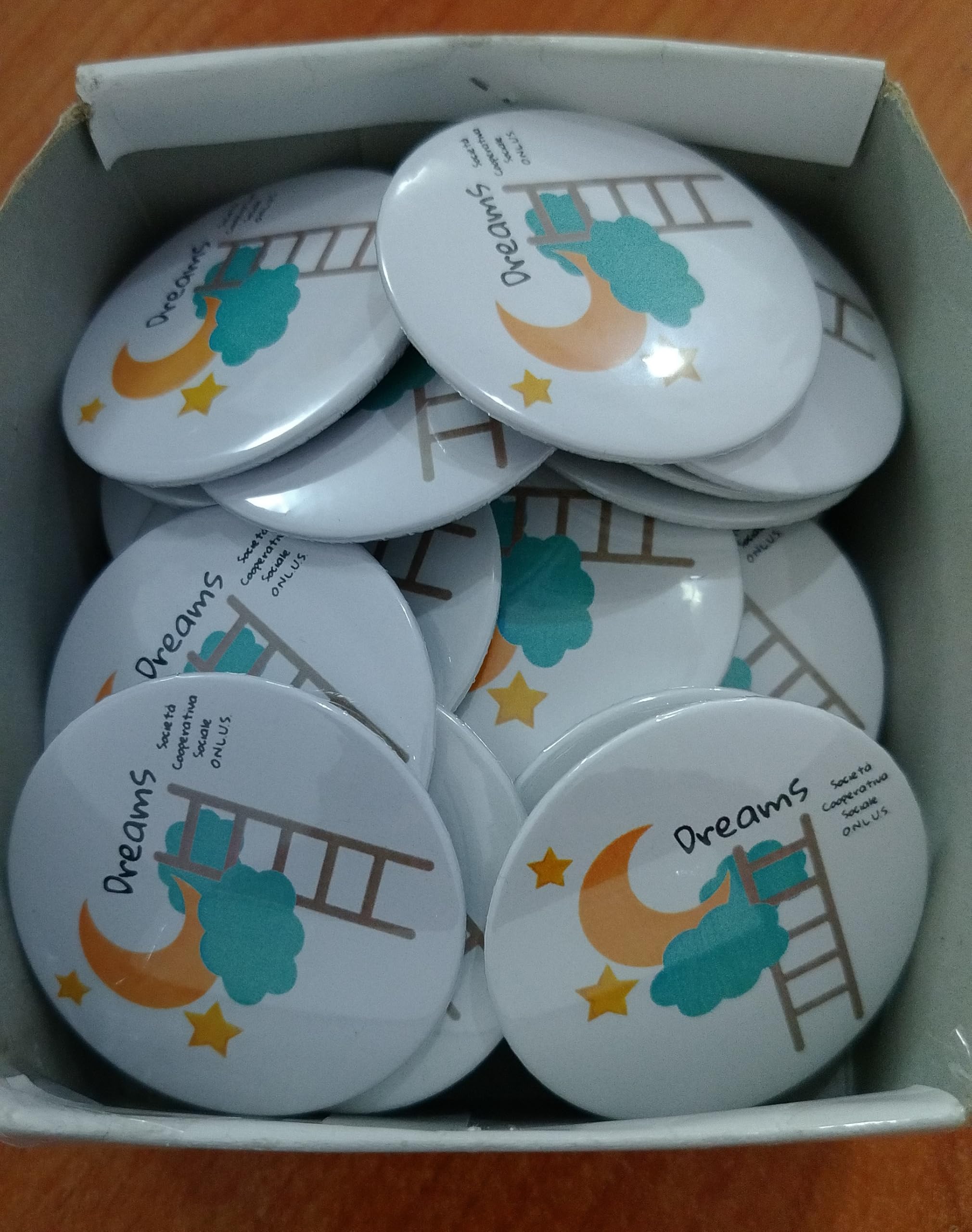 Magicostore 24 Spillette Grandi da 59mm Personalizzate con il Tuo Logo - Grafica, Argento, Casual, Versatile, Bright