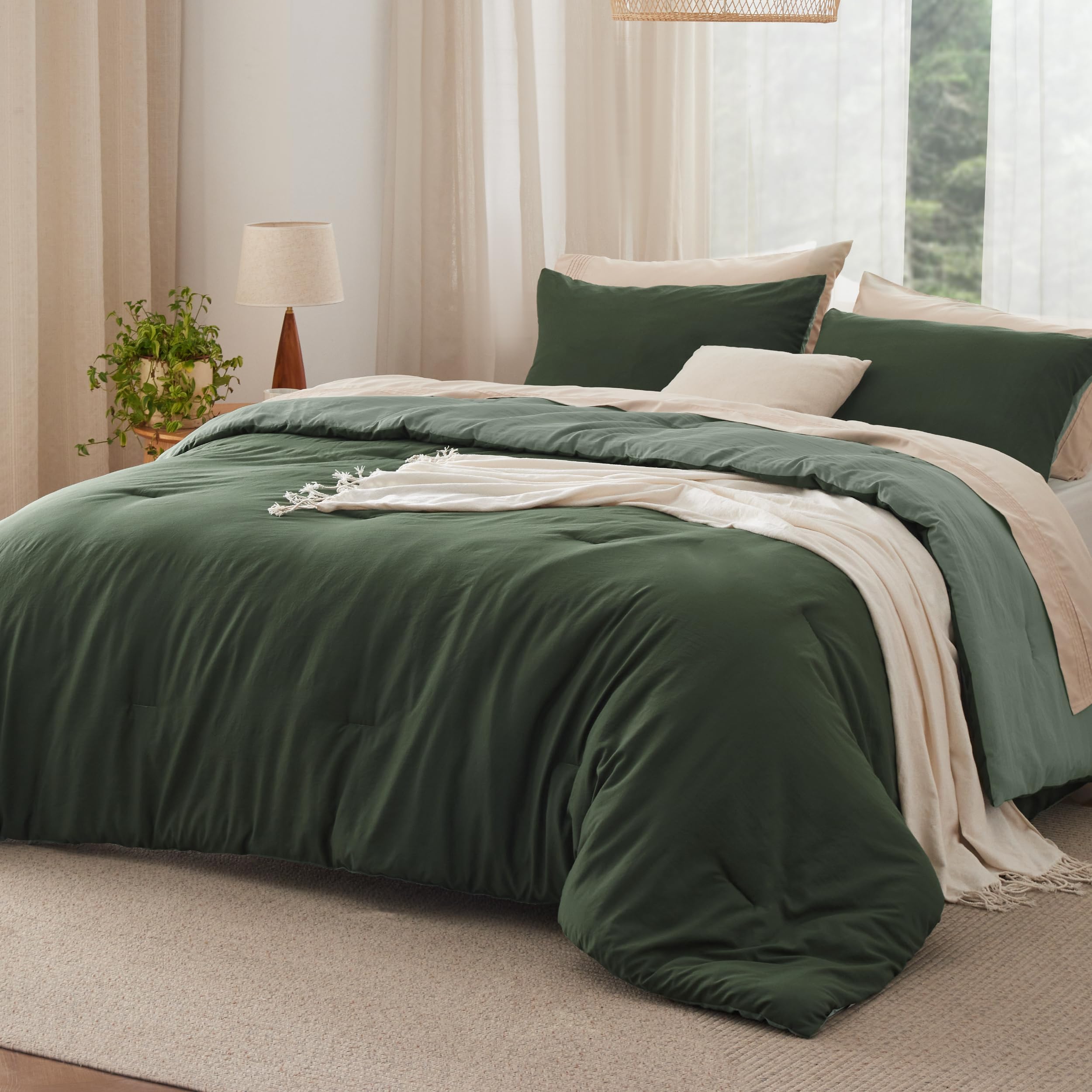 Bedsure Twin/Twin XL Comforter Set, Reversible Dark Green Soft Prewashed Bedding for All Seasons, 2 Pieces Warm Down Alternative Bed Set, 1 Lightweight Comforter (68"x88") and 1 Pillowcase