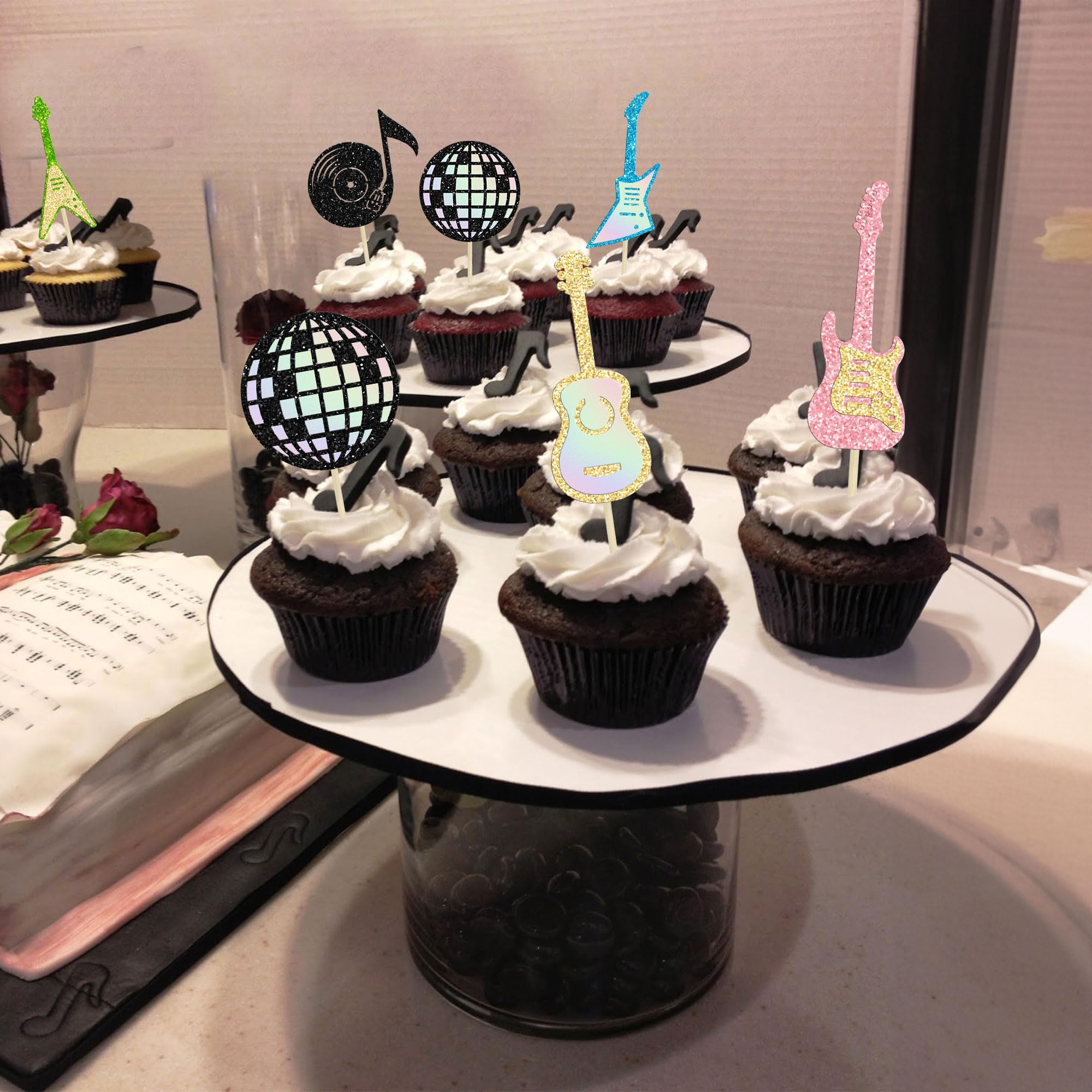 24 Decorazioni Per Cupcake A Forma Di Chitarra: L'idea Perfetta Per Una Festa A Tema Musicale! - 2