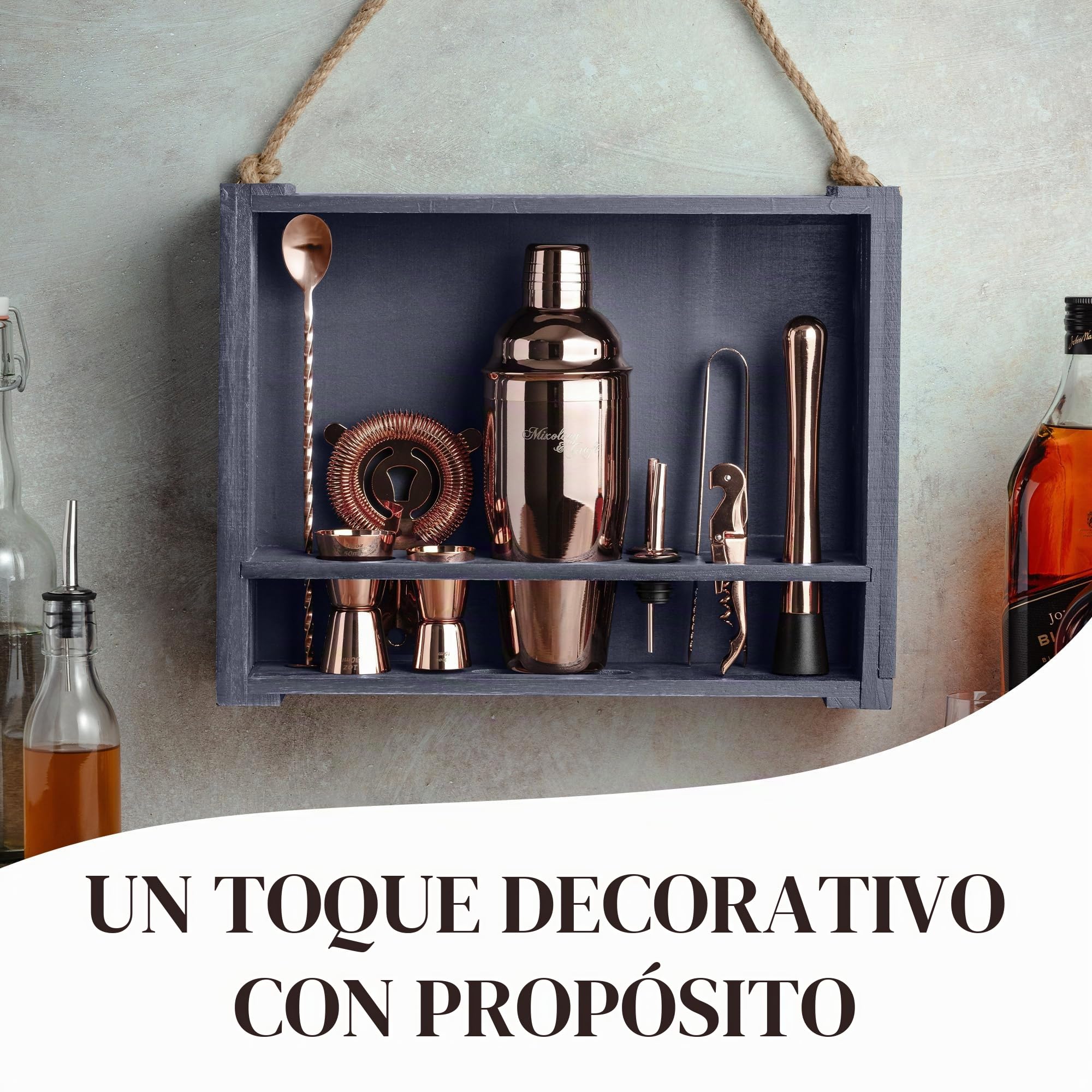 Mixology & Craft Juego de coctelera – Juego de 11 Piezas para Hacer cócteles con coctelera y Soporte de Madera rústica, Kit de Camarero y Mezclador de cóctel, Juego de Regalo de Cobre