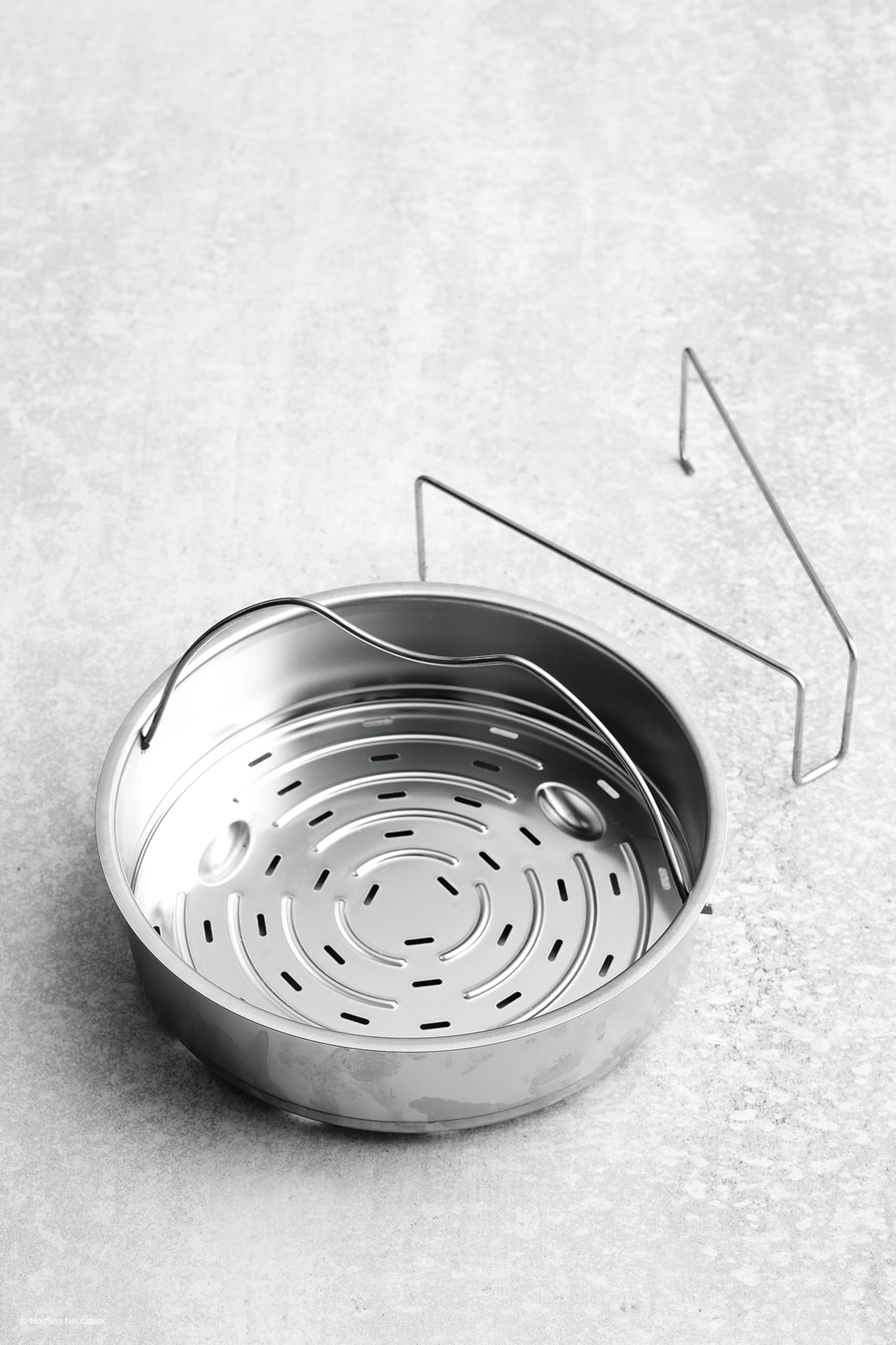 Fissler Vitaquick Premium/Schnellkochtopf (2,5 L, Ø 18 cm) m. Einsatz, Edelstahl-Dampfkochtopf, 2-Garstufen, Made in Germany - Induktion