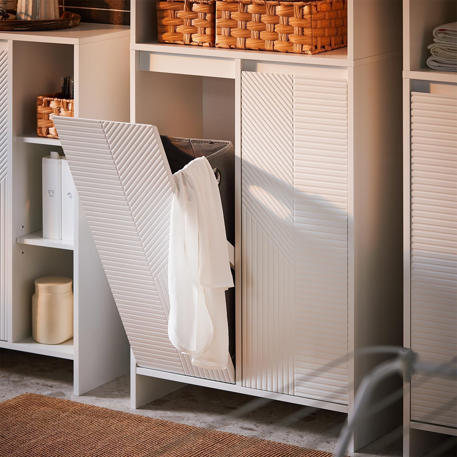 SoBuy Mueble Auxiliar Baño con Cesto para Ropa Sucia, Armario Lavadero Alto Estrecho con Puertas y Estantes Abiertos, Mueble Columna Baño Blanco 60x30x171cm BZR155-W