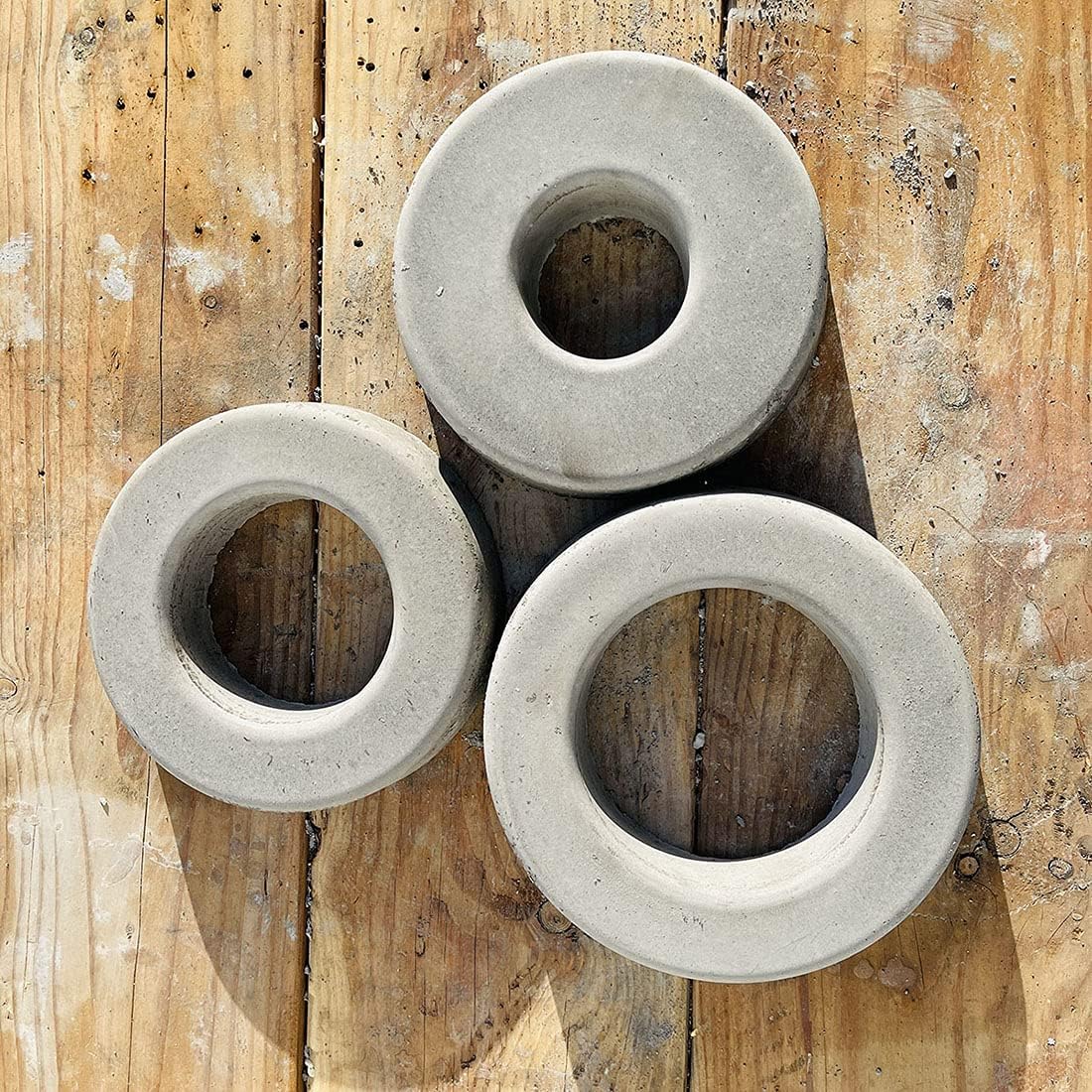 AUTUMN USA Donut Mold - Sprinkler Head Protector & Guard, Concrete & Garden Decor - 7 '' Dia, Medium Hole