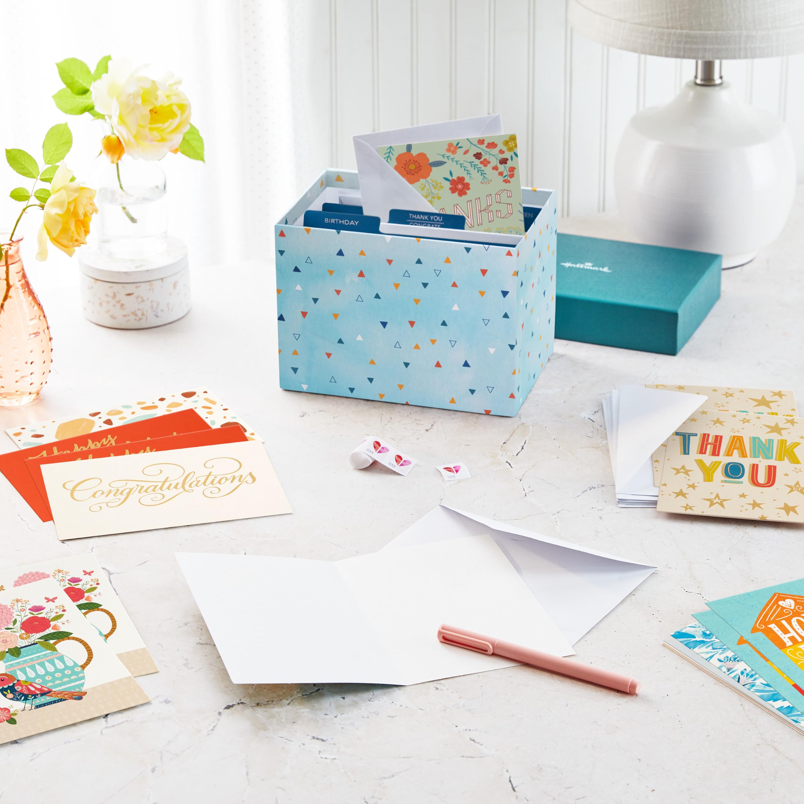 Hallmark Lot de 100 cartes de vœux vierges assorties avec organiseur de cartes, pour toutes occasions : anniversaire, remerciement, félicitations, mariage, bébé, pensée, condoléances
