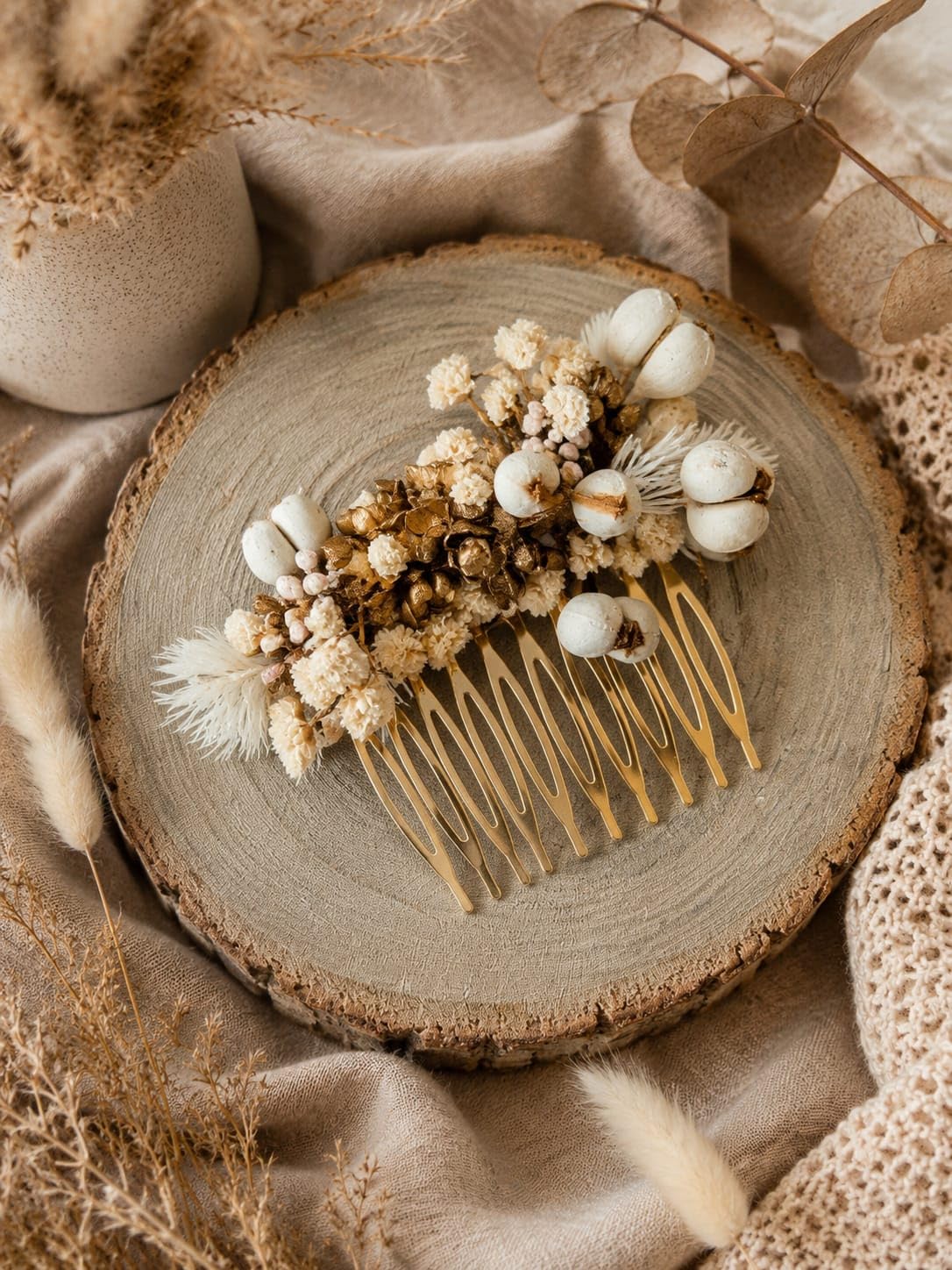 Céleste - Peigne de Mariée Fleurs Séchées Artisanal, Or - Blanc - Crème, Métal Doré, Style Bohème Romantique, Fait Main en France - Pièce Unique