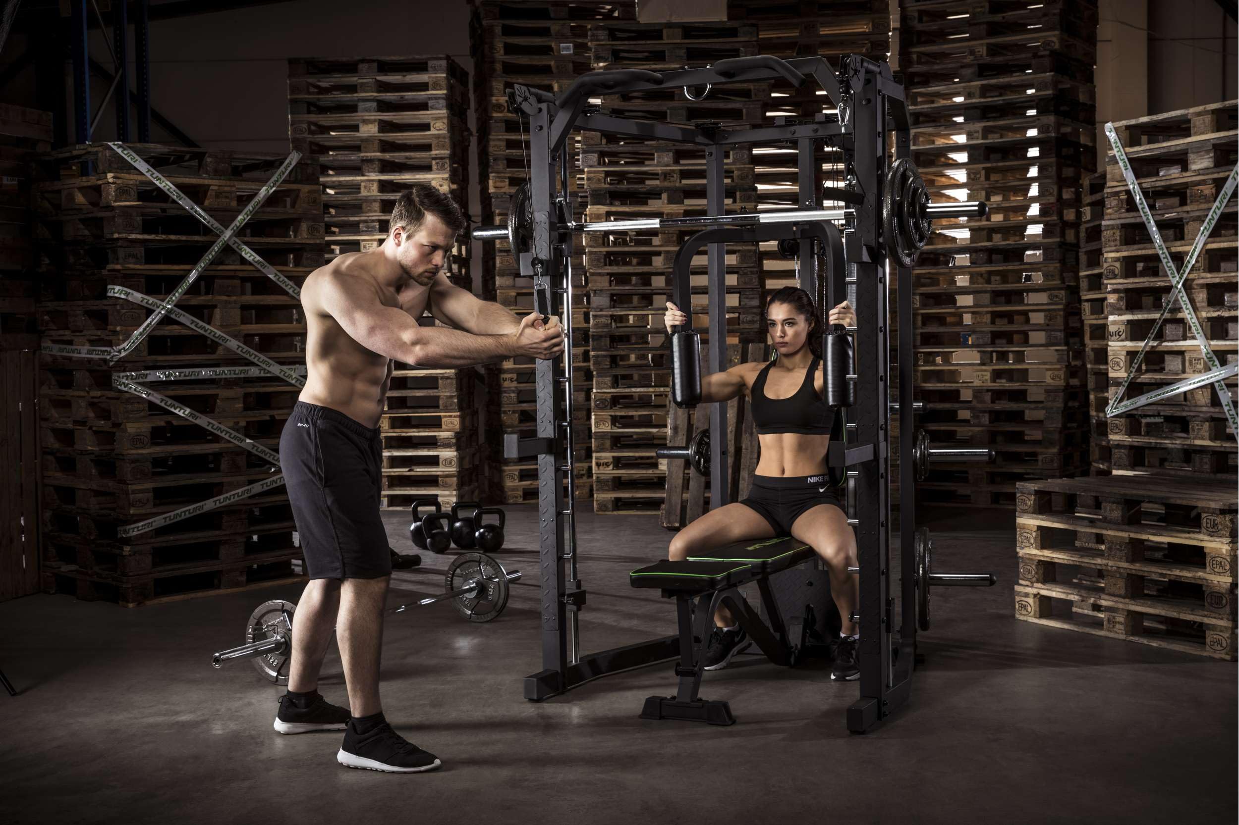 Tunturi Full Smith Machine SM80, Kraftstation Multigym, mit Flaschenzug, Klimmzugstange, Butterfly