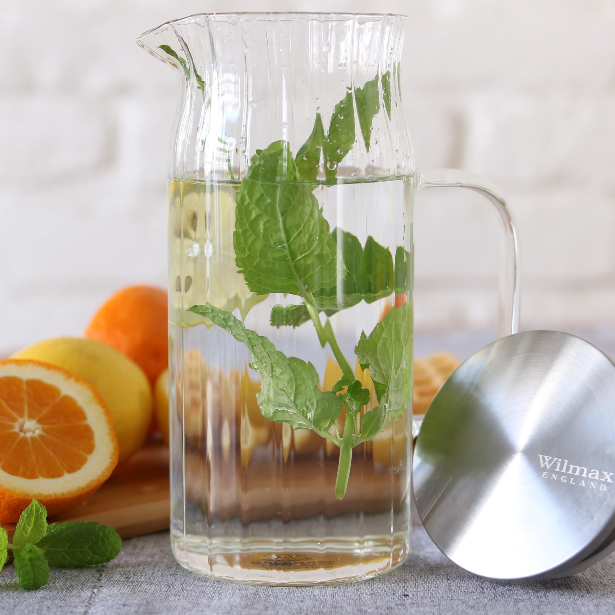 Wilmax - Caraffa in vetro da 1 l con 6 bicchieri da 250 ml in un set - Coperchio in acciaio inossidabile - Caraffa in vetro striato - Brocca per succhi, acqua, tè freddo, latte