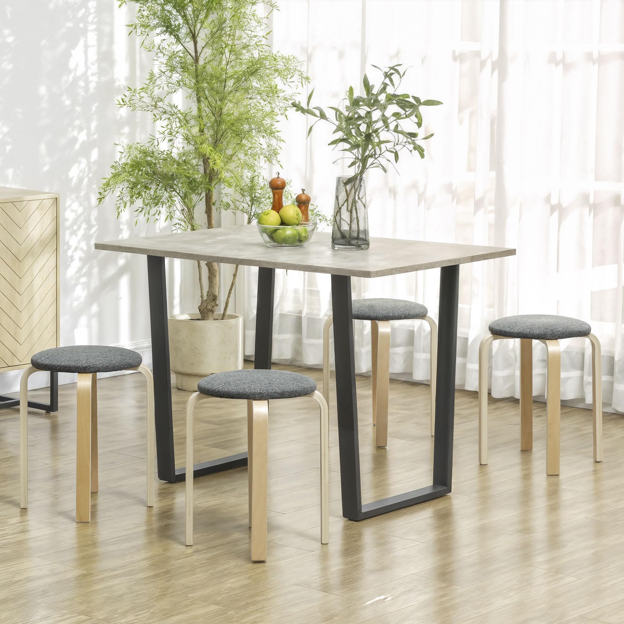 HOMCOM Juego de 4 Taburetes Apilables Redondos Taburetes Bajo de Cocina de Madera con Asiento Acolchado para Comedor Dormitorio Oficina Salón Gris y Natural