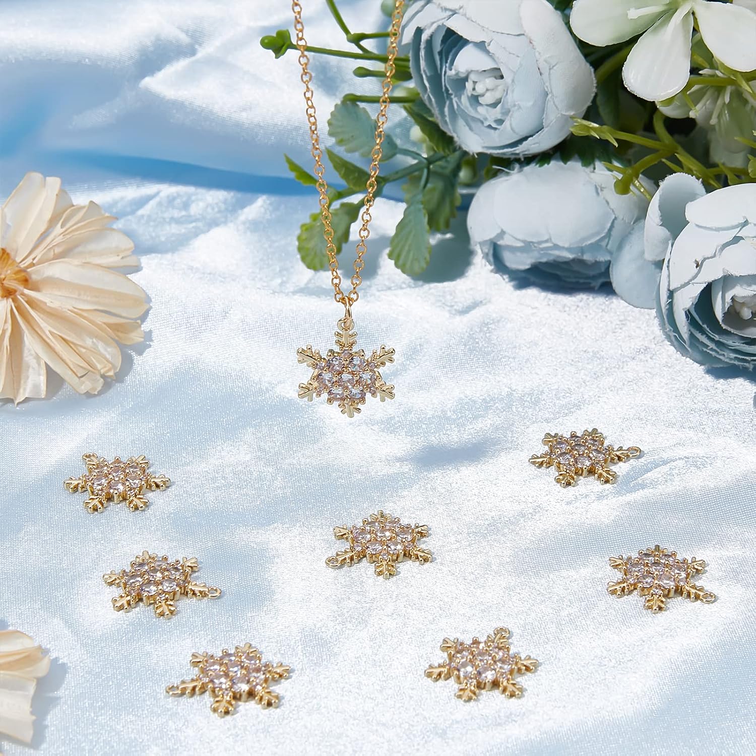 Beebeecraft 10Pcs 18K Gold Plated Snowflake Charms Cubic Zirconia Winter Christmas Charm Pendants for Crafting Bracelet Necklace Jewelry Making