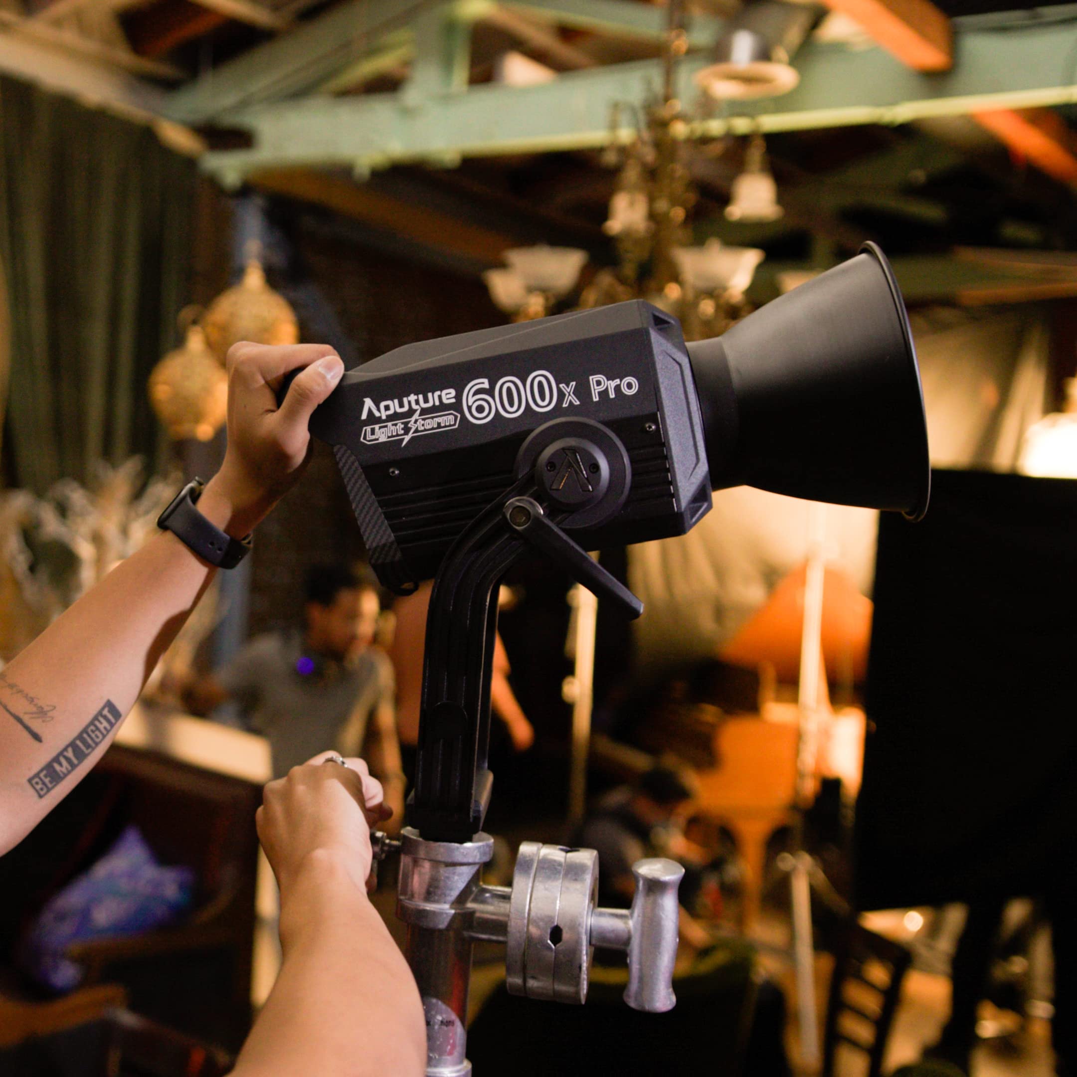 Aputure LS 600x Pro LED Video Işığı Çift Renkli 600W 2700K-5600K