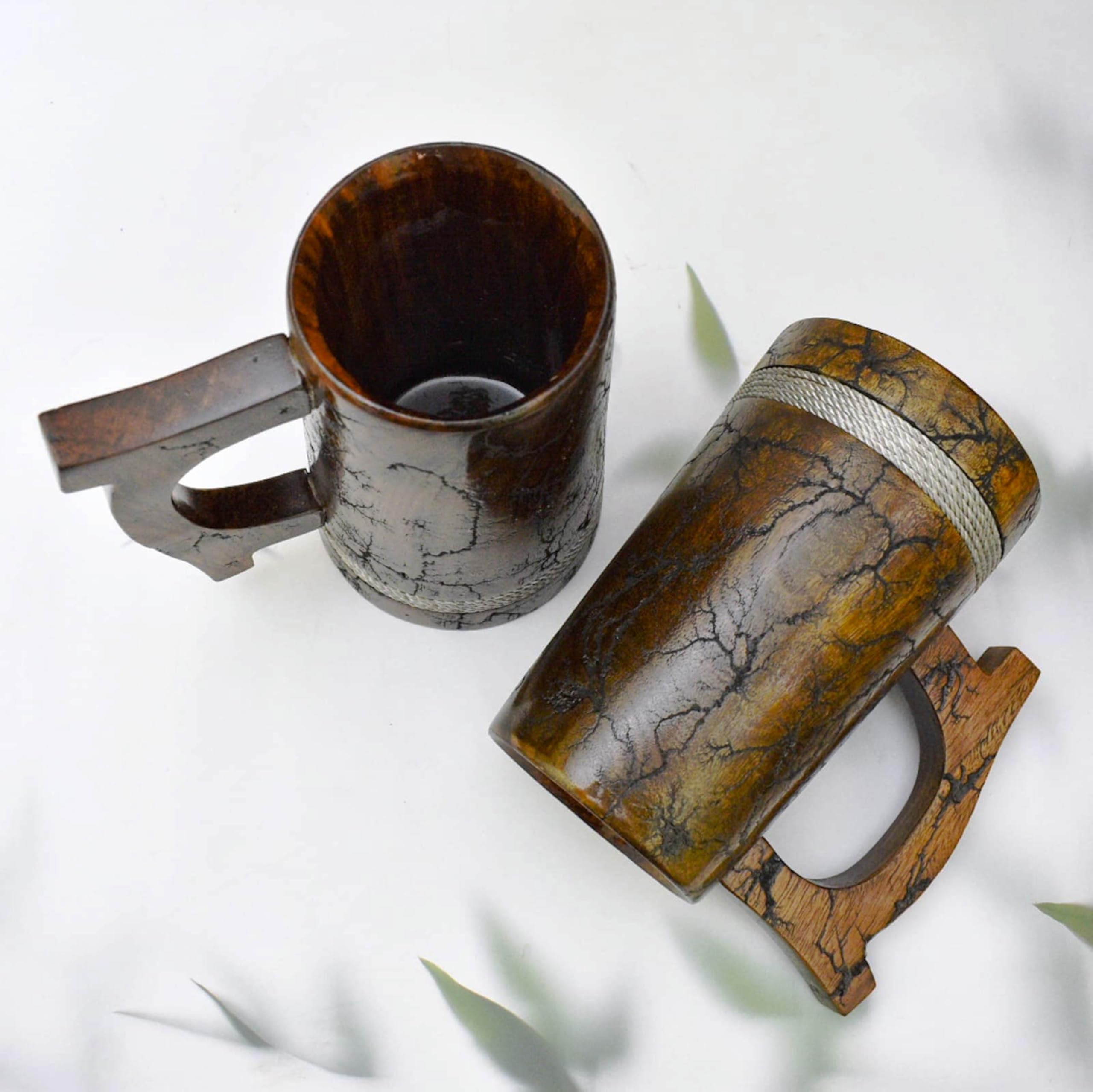 Lot de 2 tasses en bois pour bière style lichtenberg 567 g - Chope à bière en bois dur naturel - Cadeau de mariage et d'anniversaire pour lui