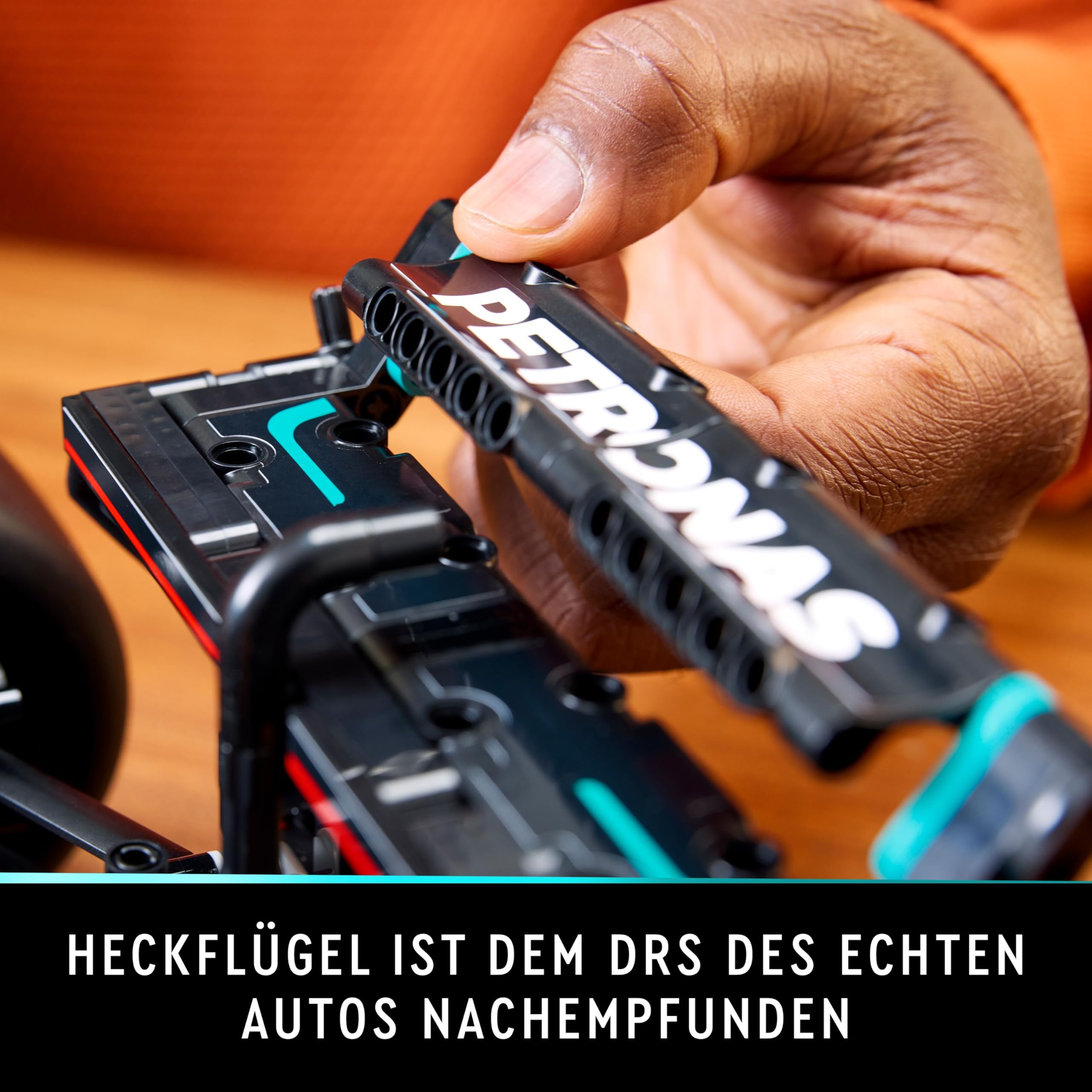 LEGO Technic Mercedes-AMG F1 W14 E Performance Rennwagen Modellbausatz Ansicht 5
