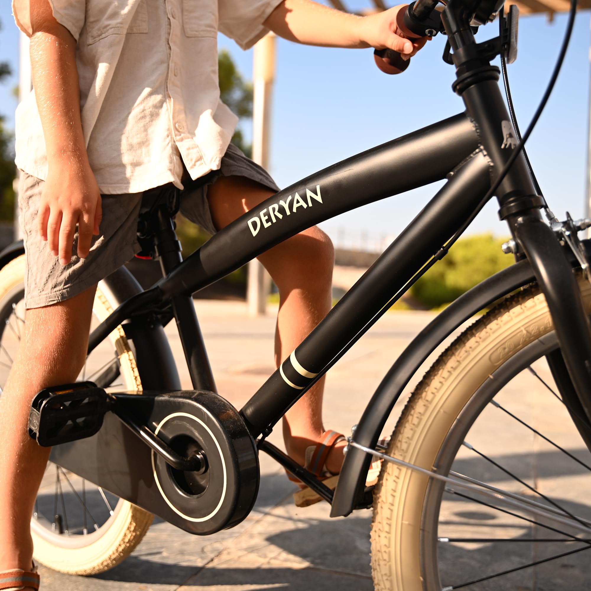 Deryan Coastline - Bicicletta per bambini da 20 pollici, con cavalletto, sella e manubrio regolabili, per ragazzi e ragazze, da 7 a 13 anni, colore nero