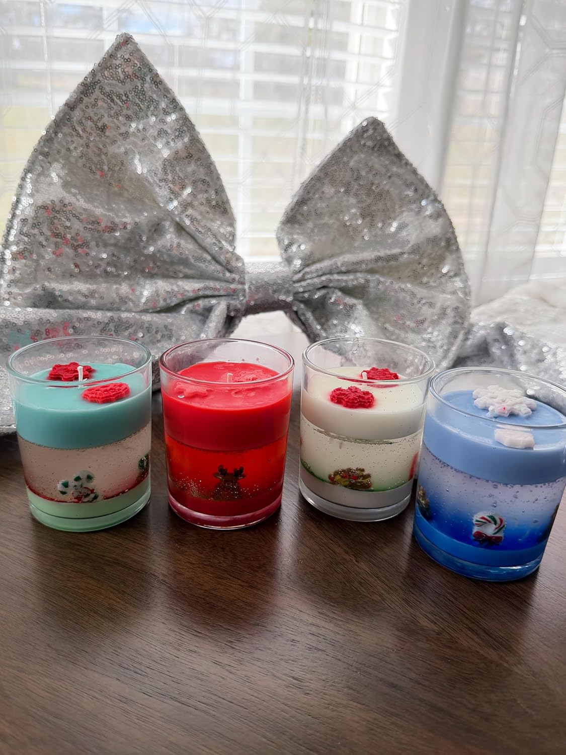 Christmas Scented Soy and Gel Wax Candles, Gingerbread Cookie Fragrance, 7 oz Glass Jars, Decorative Holiday Design with Festive Accessories, 1 Unit (Green)