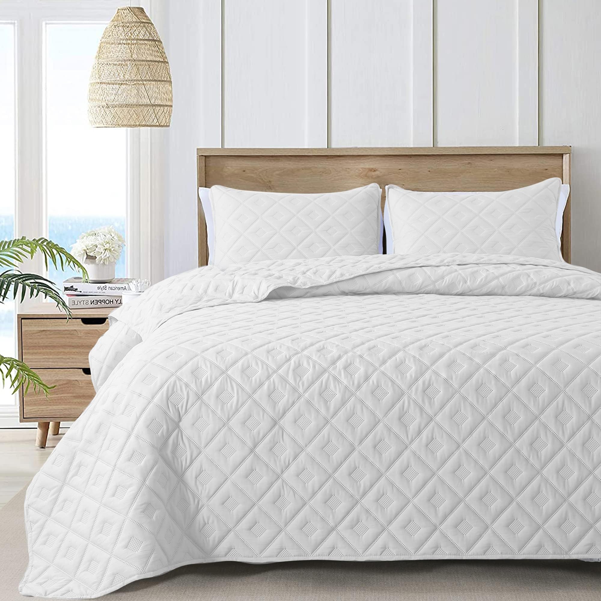 Quilt Set Queen Size White, 3 Pieces Bedding Set Soft Lightweight Bedspread Classic Geometric Diamond Coverlet with 2 Pillow Cover Shams for All Season