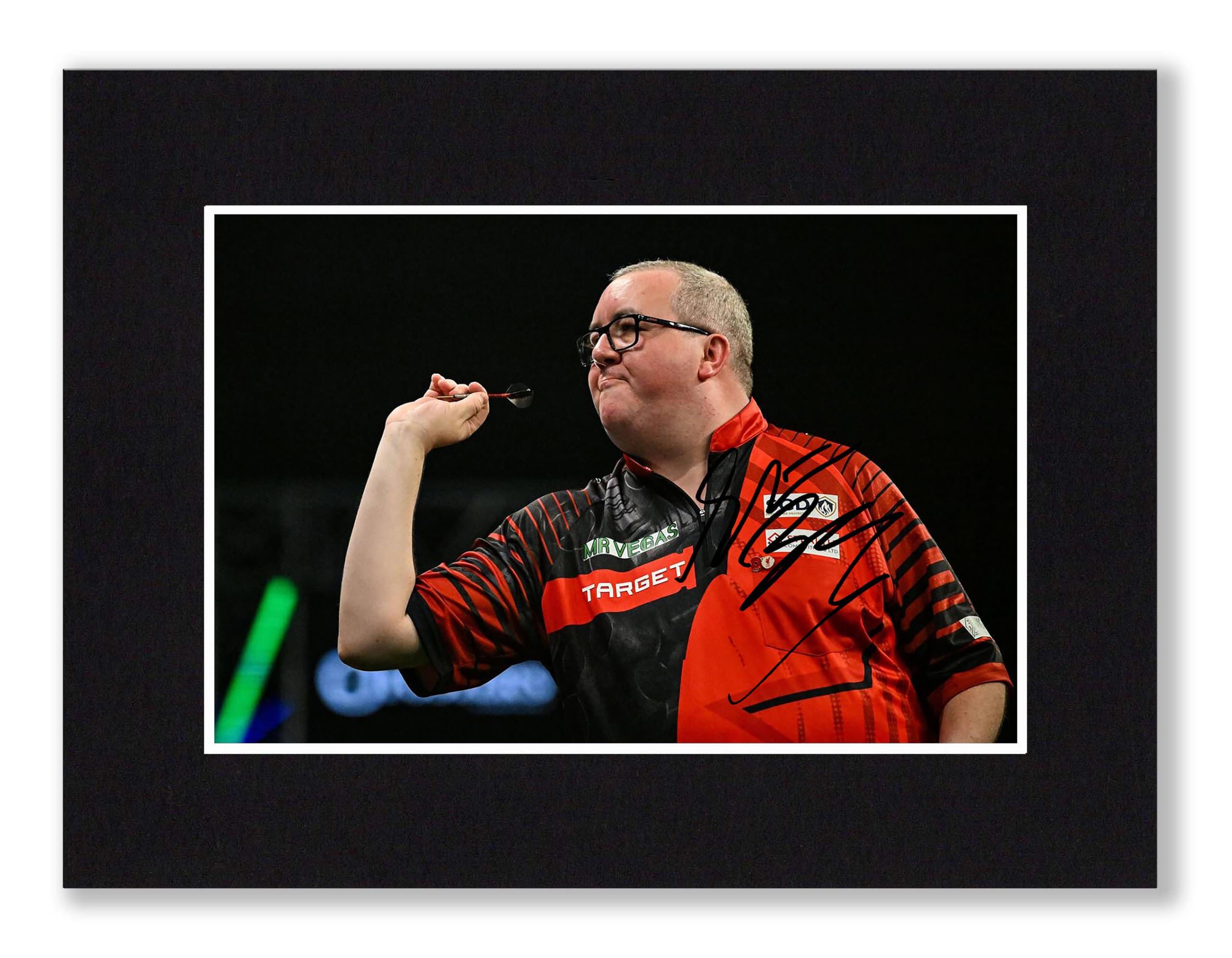 Stephen Bunting Signed 8x6 Inch Darts Mounted Photo With A Print Pre Printed Signature Which Would Make A Great Autograph Gift For A Fan, Ready To Be Framed.