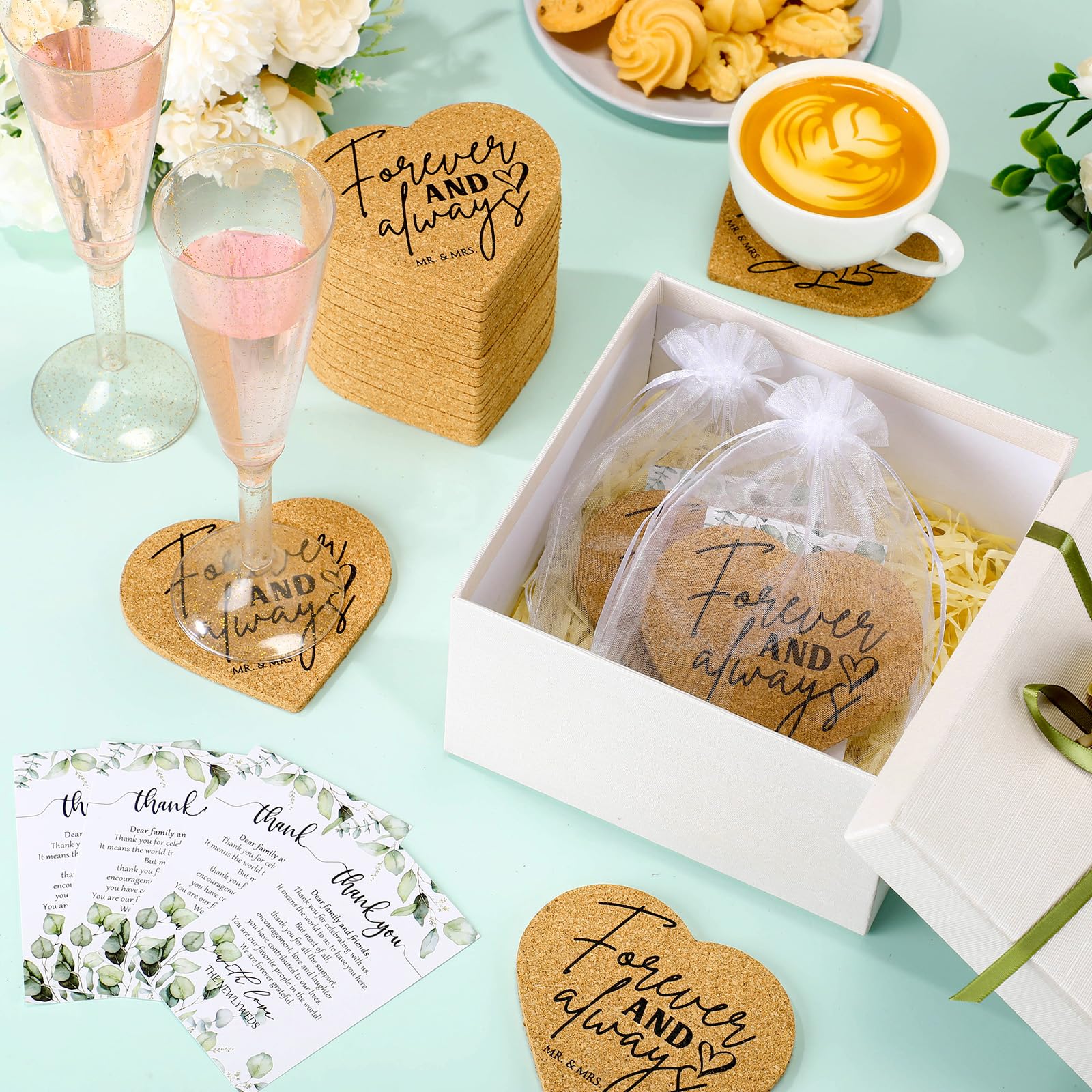 Uiifan Juego de 50 posavasos de corcho con forma de corazón para invitados, regalos de boda, tarjetas de agradecimiento a granel y bolsas de organza, regalos de despedida de soltera, recuerdos de