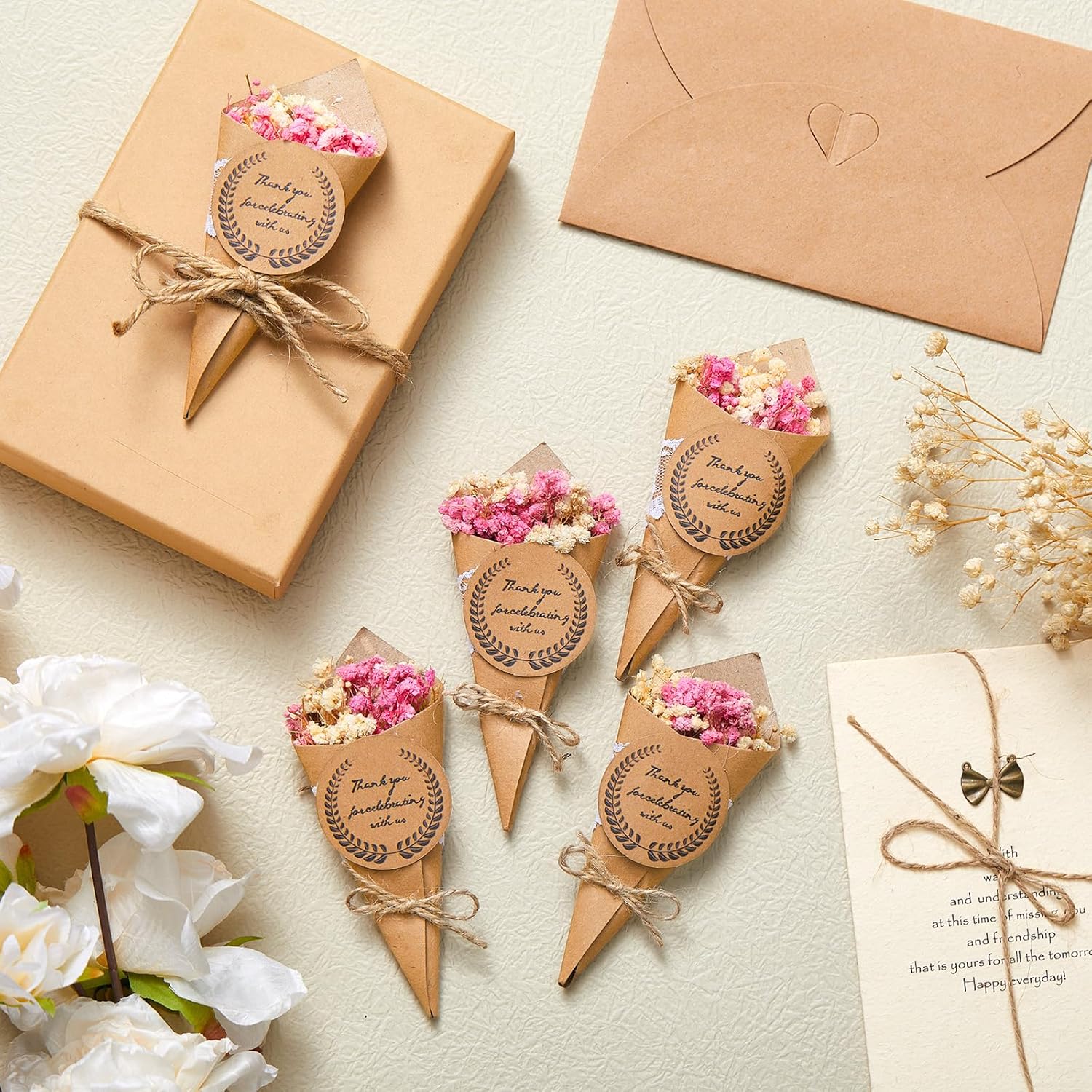 30 Pcs Mini Dried Flower Bouquet Magnet Bulk Wedding Baby Shower Flower Party Favors for Guests Natural Dried Flowers Bundle Mother's Day Graduation Home Decoration DIY Crafts Gifts