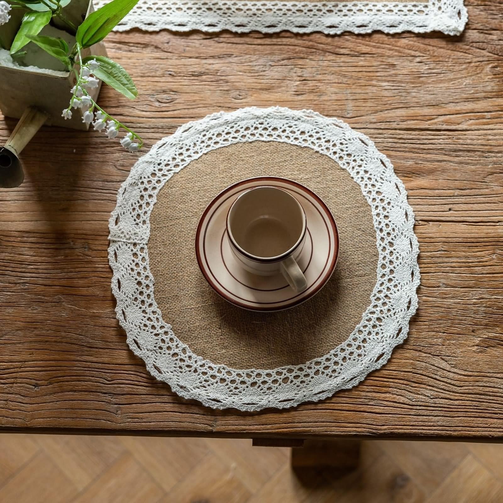 Lot de 6 Quilted Placemats 30cm, Dessous de Table Moderne Dentelle à Fleurs Unie Lin Brun Beige