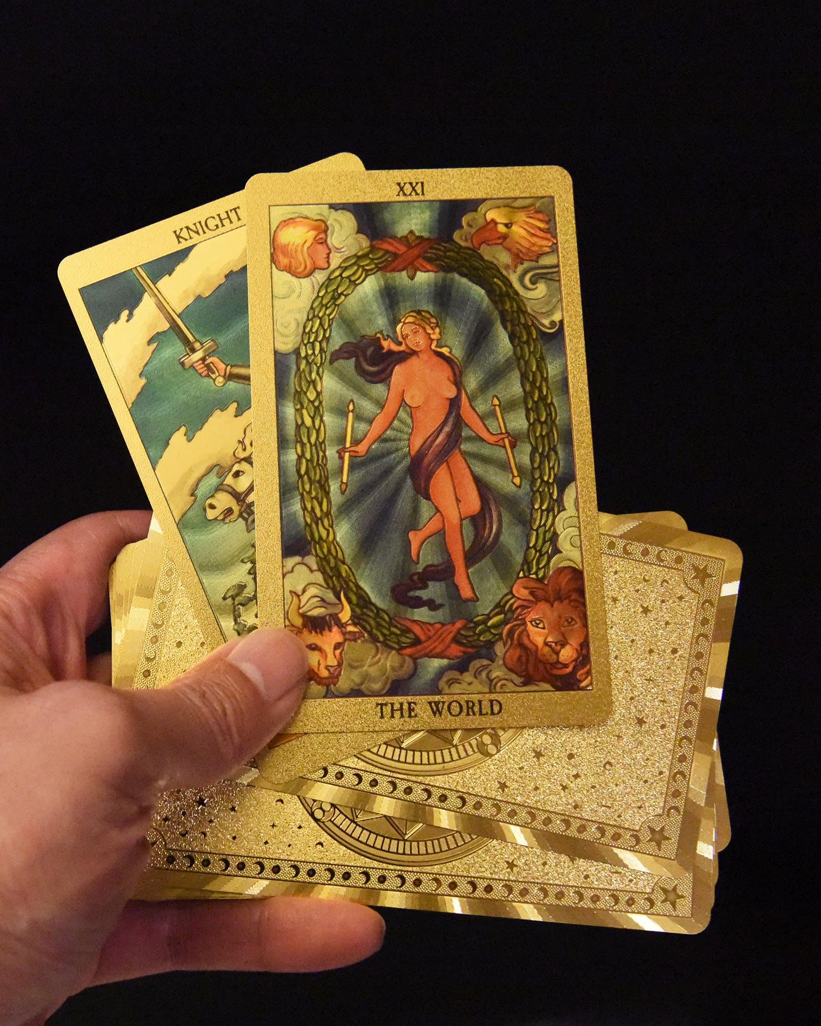 YIMINGOUFEI English Gold Tarot Card Set, 78 Cards with 36 Page Guide, 7 x 12 cm, PVC Waterproof, Gold Foil Design, Sun, Stars and Moon - Image 4
