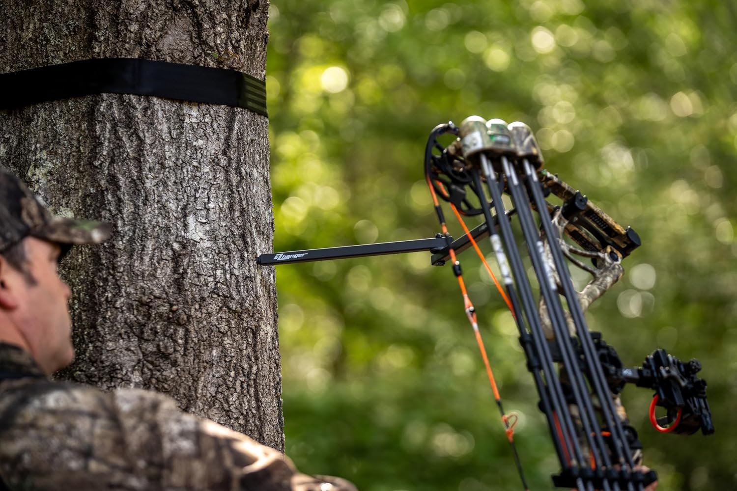 Realtree EZ Hanger – 23" 2-Arm Bow Hanger with Arrow Holders – Tree Screw Mount for Treestand Hunting – Holds Bows & 6 Arrows