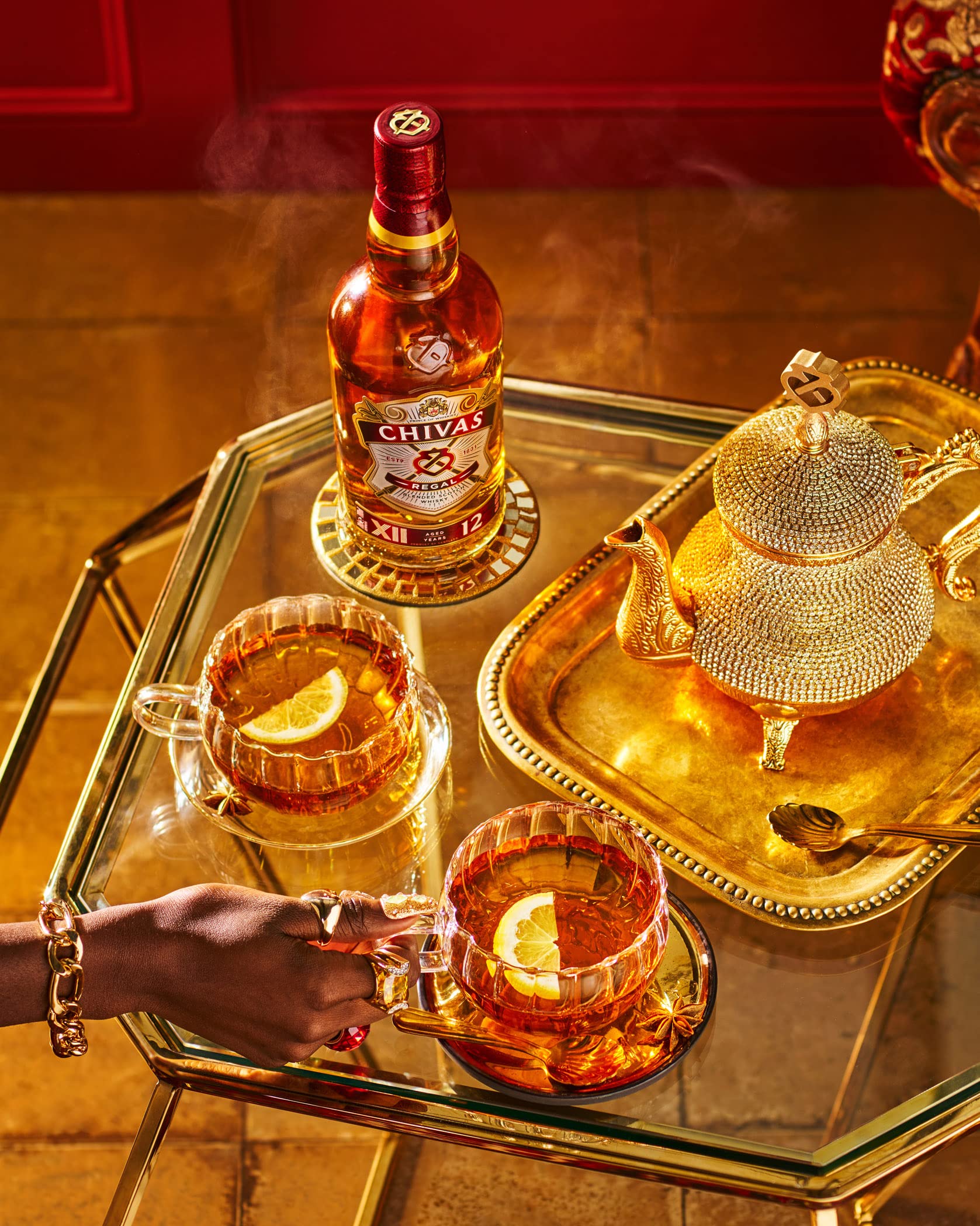 Chivas Regal 12 Años Whisky Escocés de Mezcla, 700ml + 18 Años Whisky Escocés de Mezcla Premium, 700ml