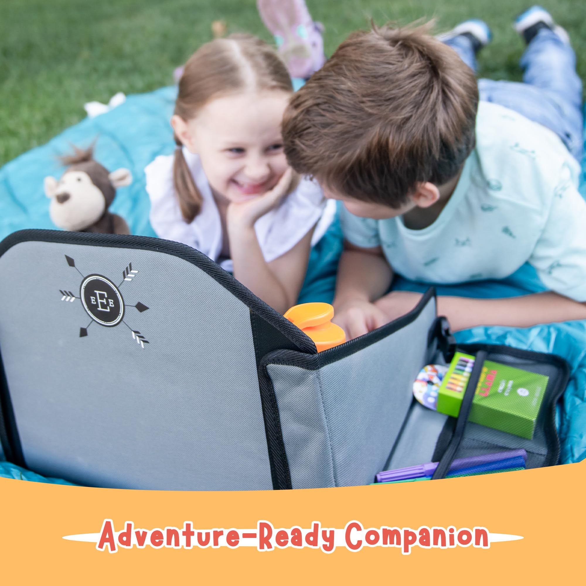 Plateau de voyage pour enfants pour siège de voiture - Violet - Le bureau de voyage essentiel avec support de tablette amovible, rangement intégré et panneaux stabilisés, plateau de voiture