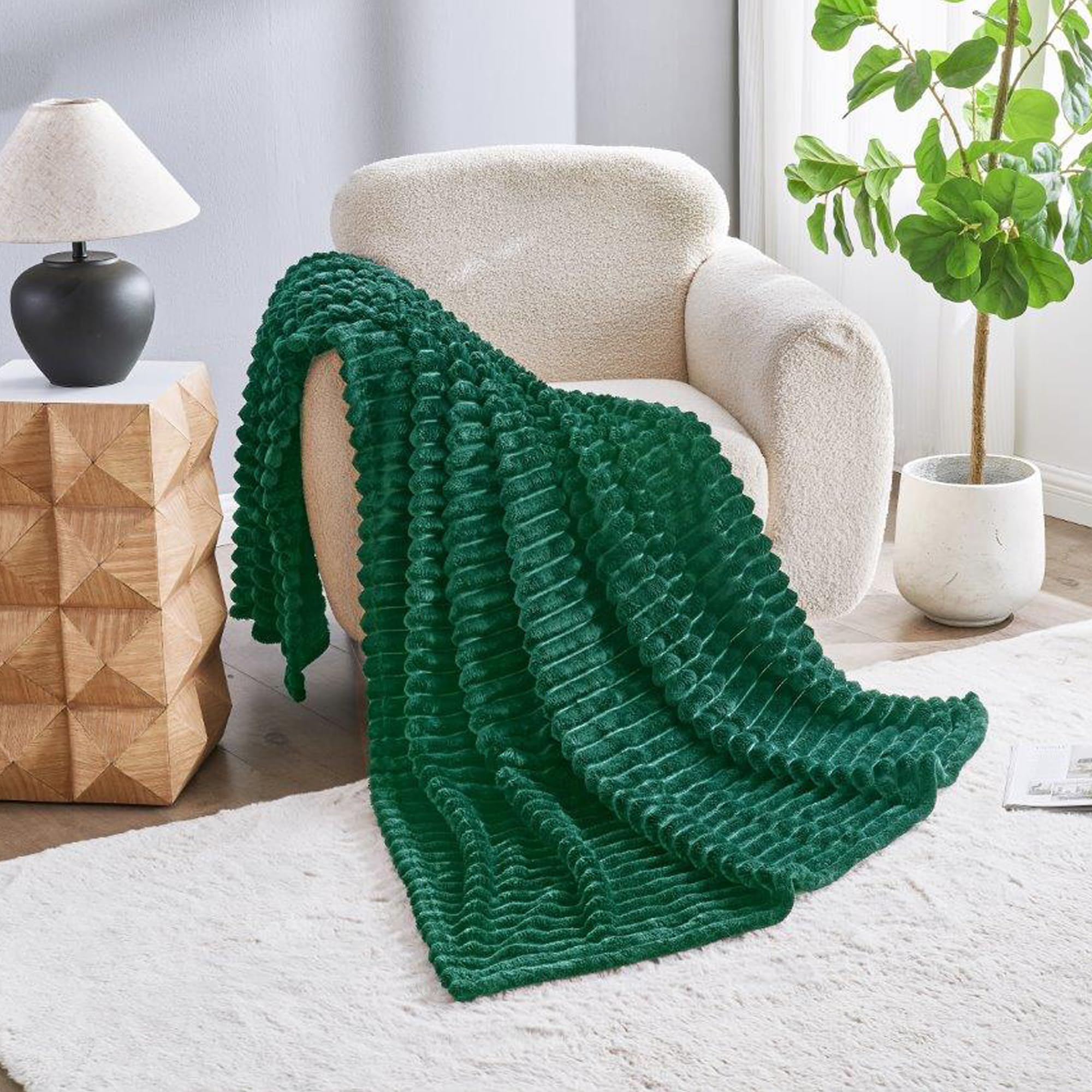 Lions Chunky Ribbed Throw Blanket - Faux Fur Thermal Warm & Cosy Fluffy Throws For Sofa Large Bed Couch, King Size 200x240cm - Soft and Comfortable - Dark-Green