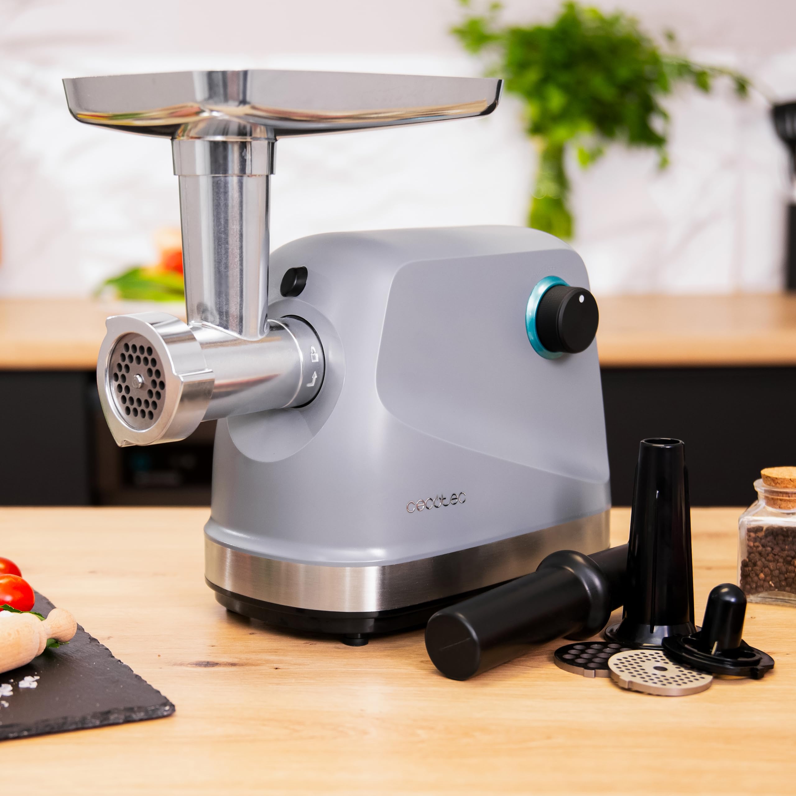 Cecotec Hachoir a viande electrique Crusher 1400 Steel. Hachoir electrique,1360 W pour hacher jusqu'à 1,5 kg de viande/min,3 plaques de coupe,inox, sécurité, vitesse réglable et entretien facile