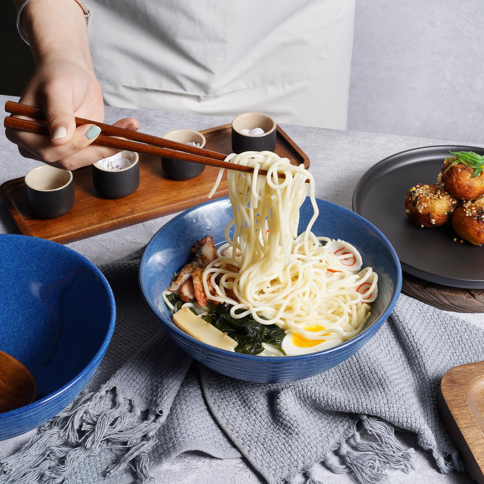 NUTRIUPS Lot de 2 bols à ramen en céramique de 20,3 cm avec cuillères et baguettes (bleu saphir)