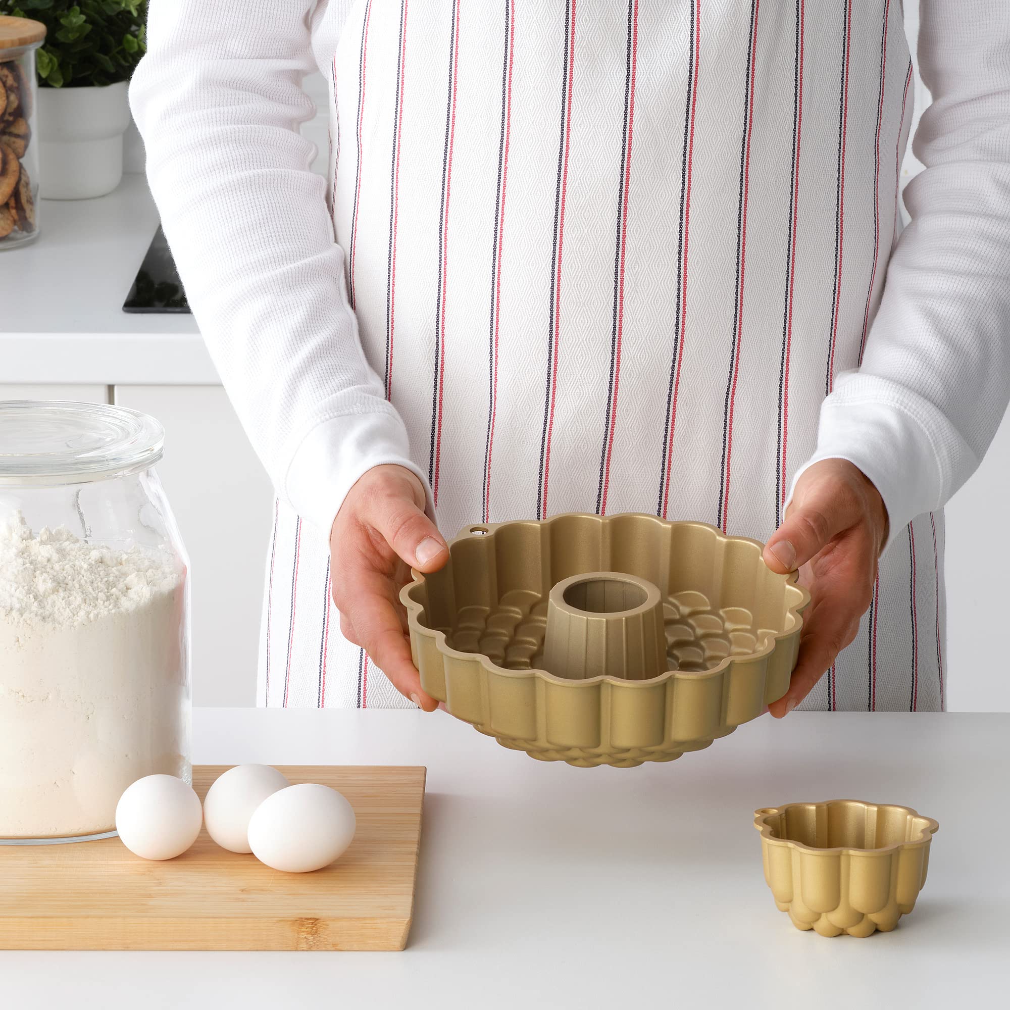 IKEA TÅRTBAK - Molde para hornear, 1,4 l, con forma de flor y revestimiento antiadherente