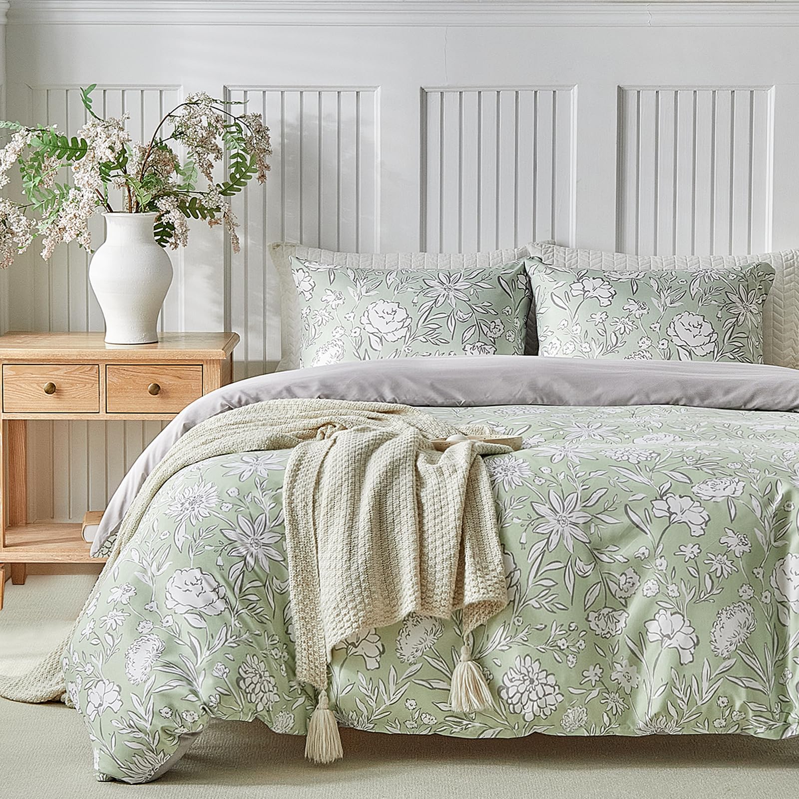 Lekesky Reversible Green Duvet Cover Queen Size 3-piece, White Floral
