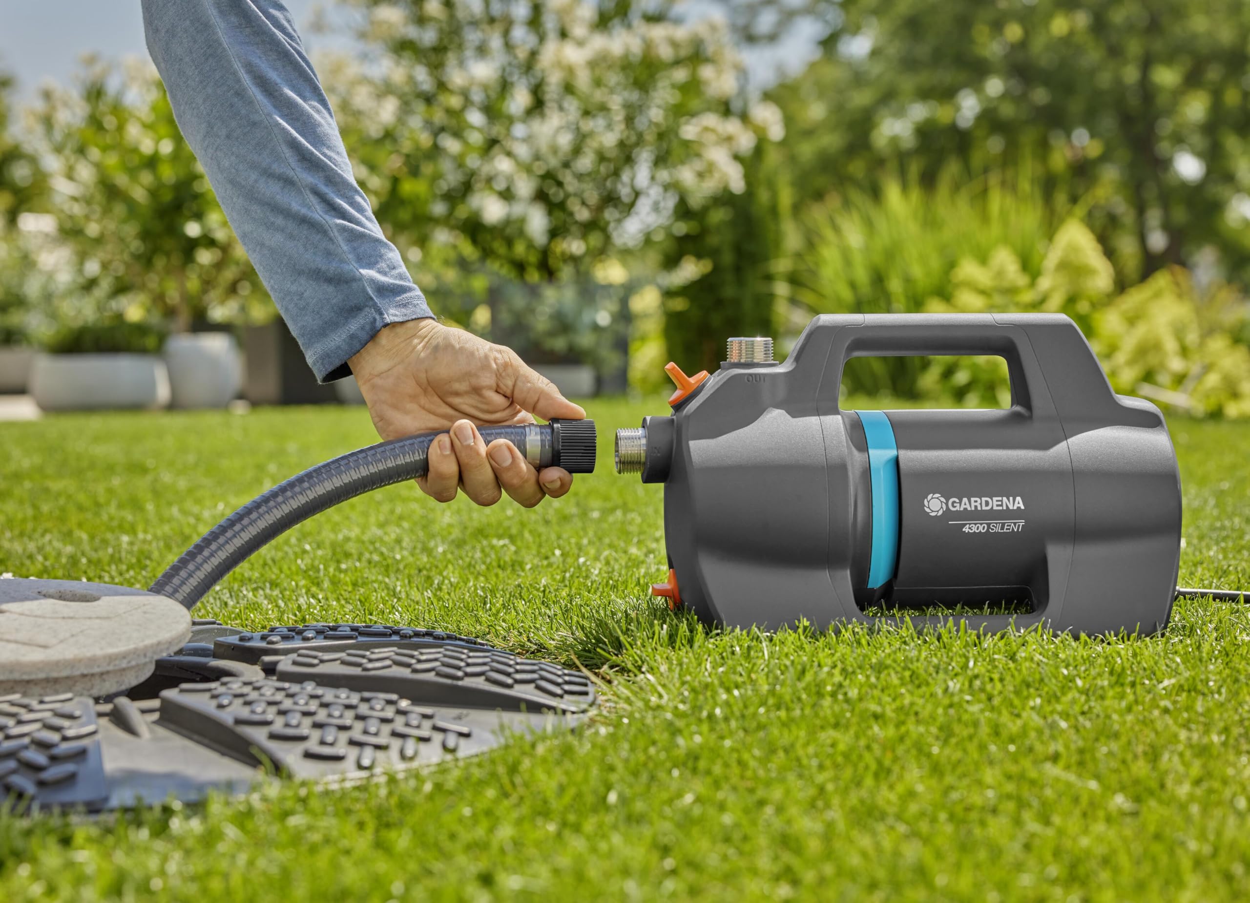 Gardena Gartenpumpe 4300 Silent: Sehr leise Bewässerungspumpe mit innovativem Gehäuse, Fördermenge 4300 l/h, 650 W Motor, doppeltes Dichtungssystem, stromsparend und wasserfest (9056-20)