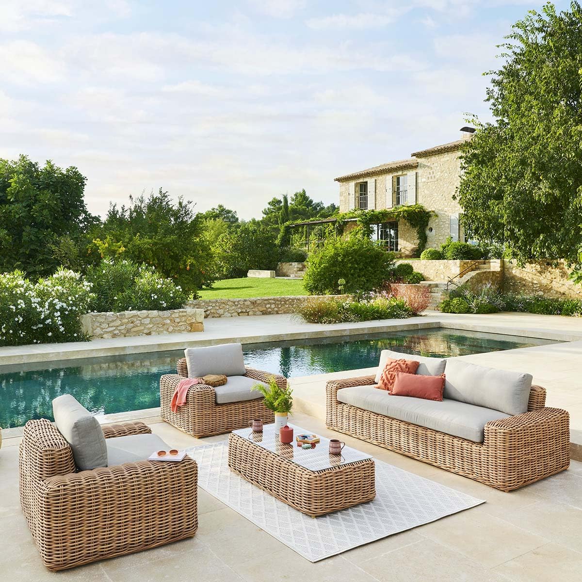 Hespéride - SAVINIA Divano da Giardino Tahini - 3 posti - Resina Intrecciata di Alta qualità, Alluminio epossidico, Cuscini Spessi e sfoderabili - Grande Comfort per Patio o Giardino