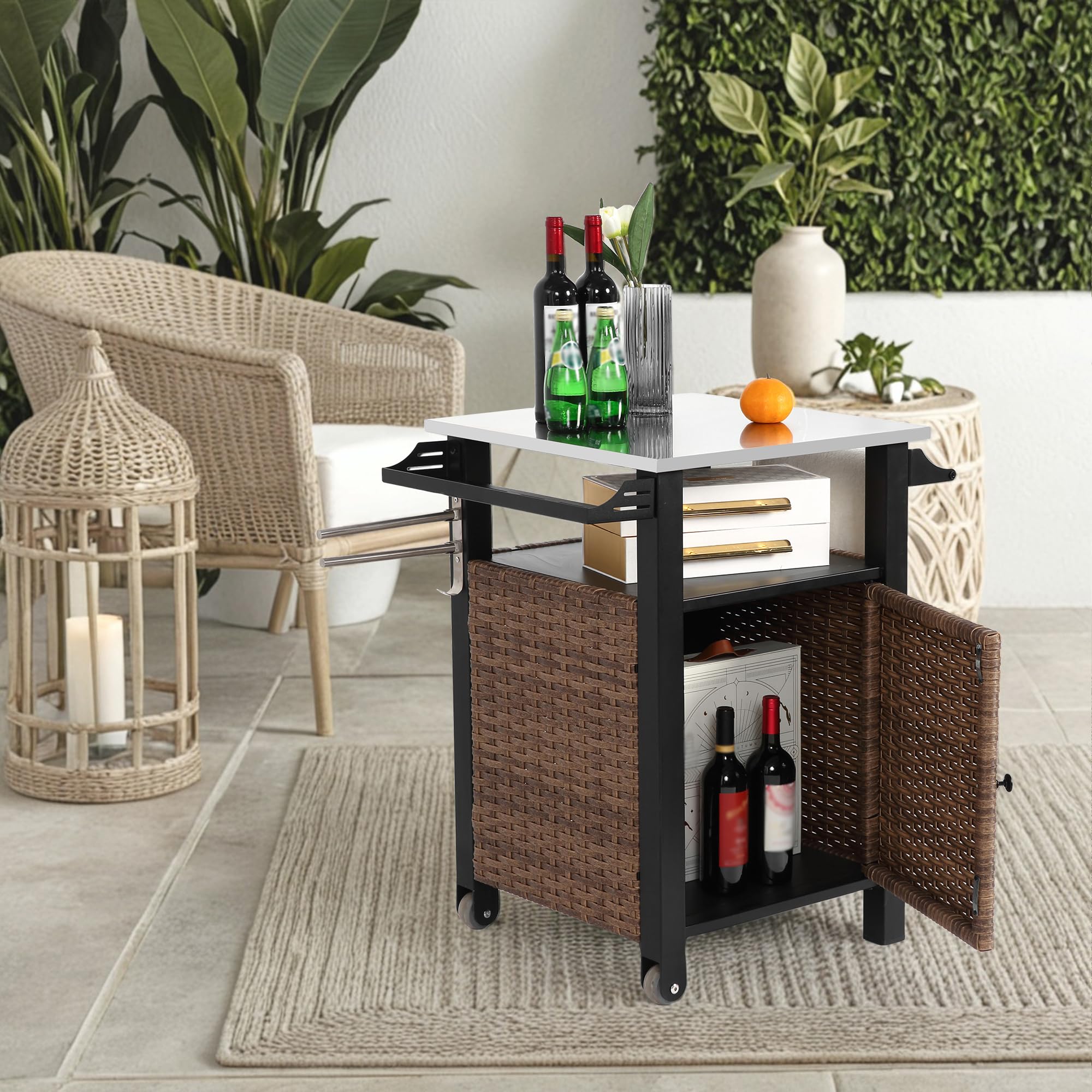 Carrello da portata in rattan con piano estraibile in acciaio inox, isola da cucina per esterni con armadio, cassetto, portabicchieri e apribottiglie, marrone