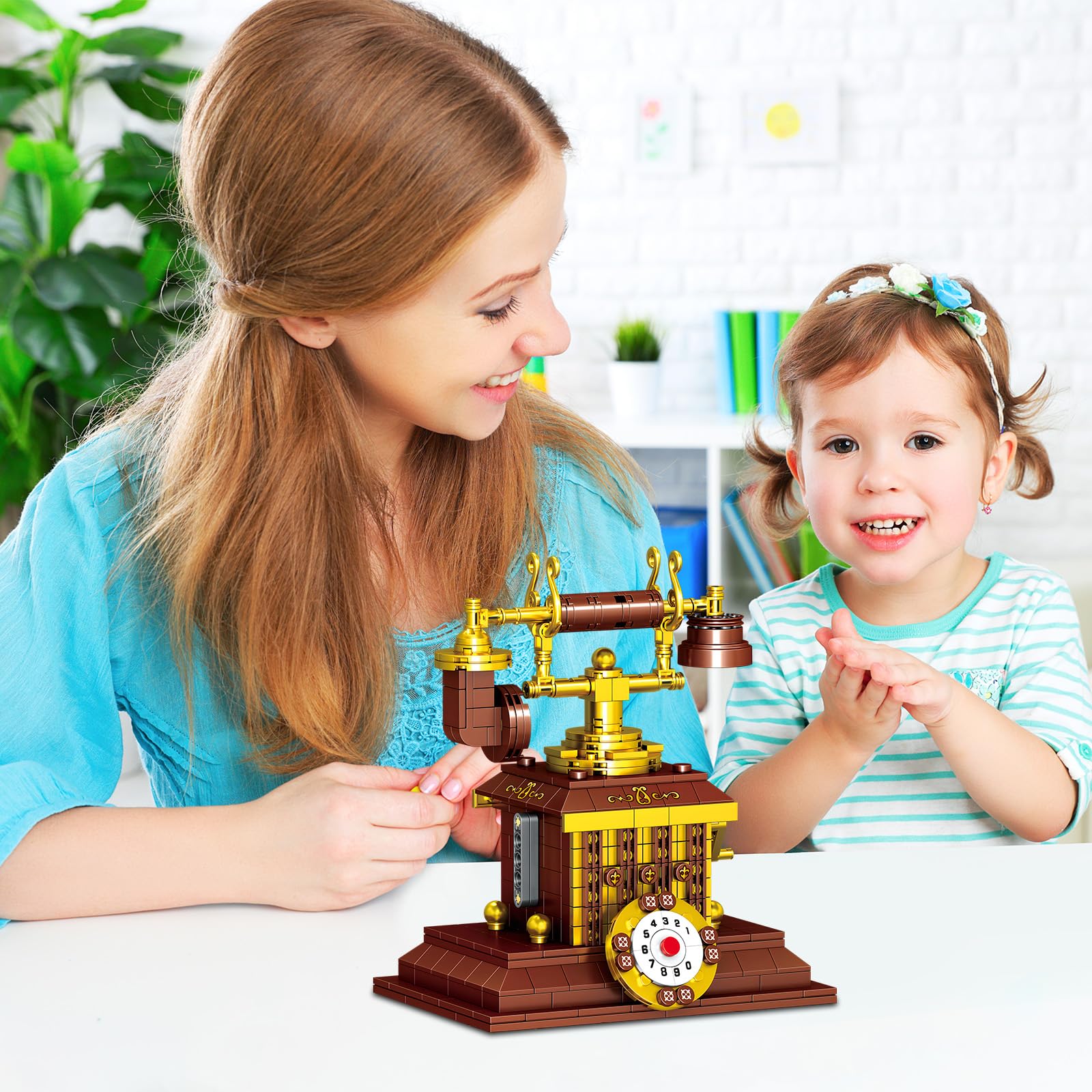 Retro TV Mini Building Block Sets，Vintage TV Model Collectible Building Set Toys Gift for Kid Adults(550 Pieces)