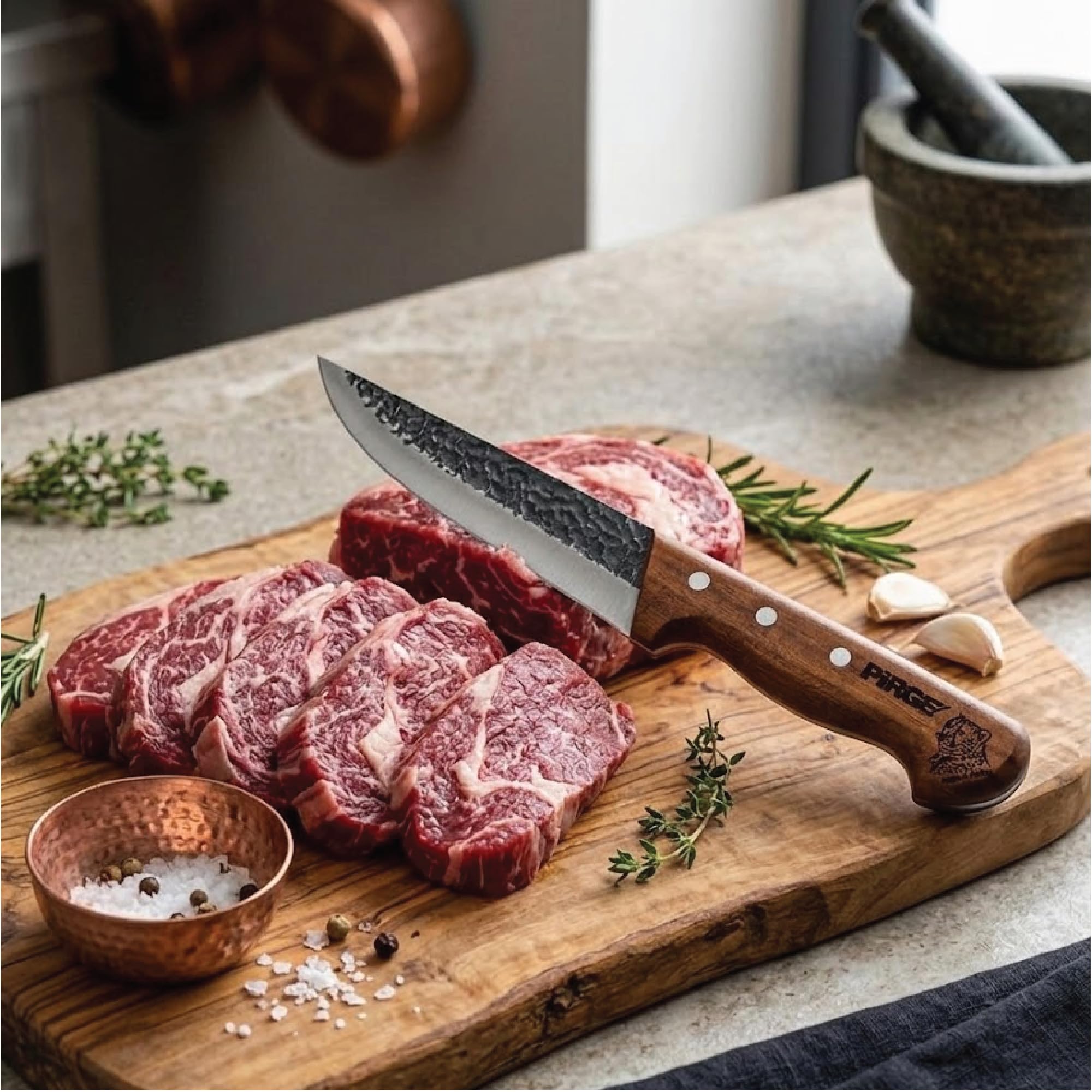 Pirge Elite Couteau de Boucher Forgé à la Main 14,5cm - Manche en Bois Naturel avec Étui en Cuir - Acier Inoxydable de Haute Qualité Pro