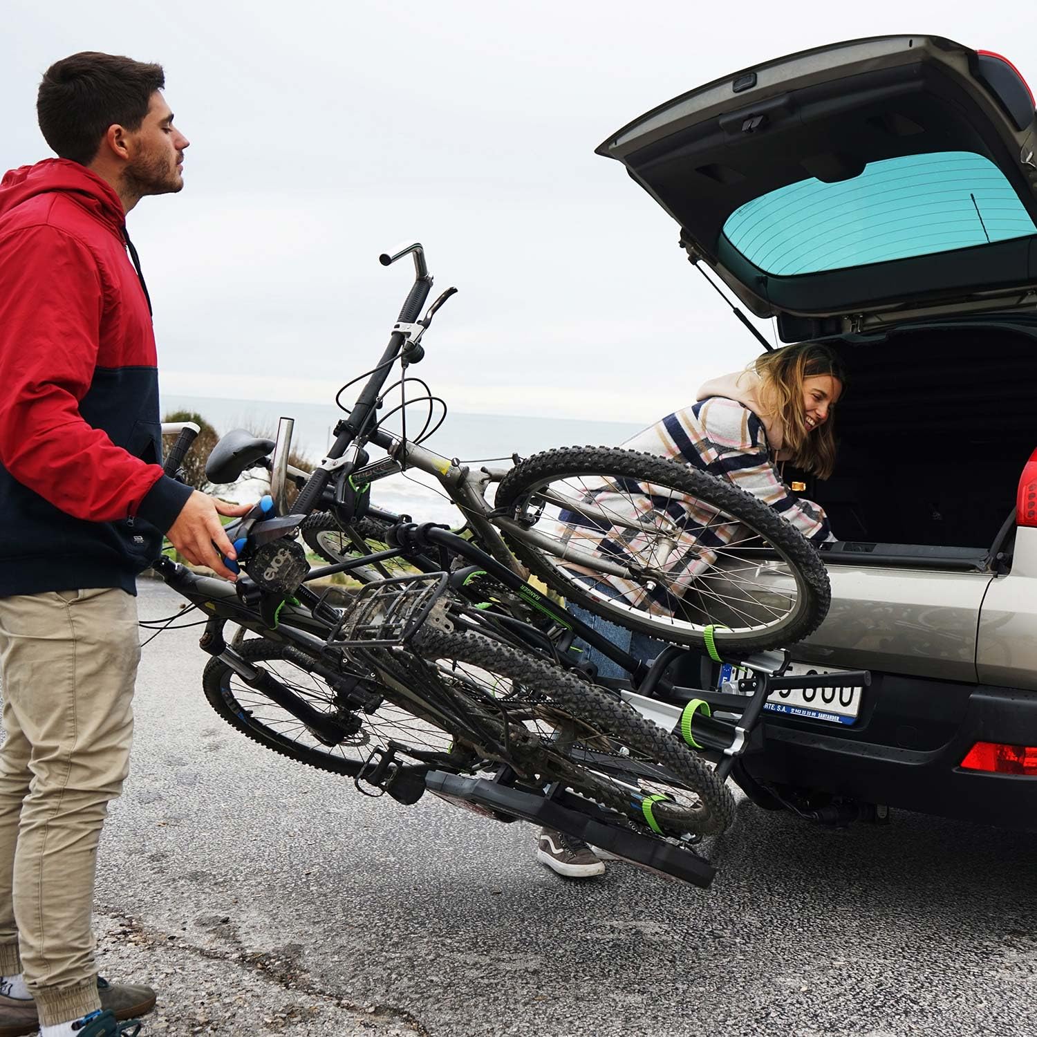 Ranger Porte-vélos pour 3 vélos - Attelage - Supporte 15kg par Rail - Châssis Acier/Aluminium - Bras Ajustables - Double Système de Sécurité