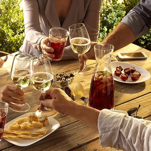 Miniatura 5 de Bormioli Rocco Juego de 2 jarras Ypsilon de 18.5 onzas con forma de estrella para agua, jugo, té helado o vino, fabricado en Italia.