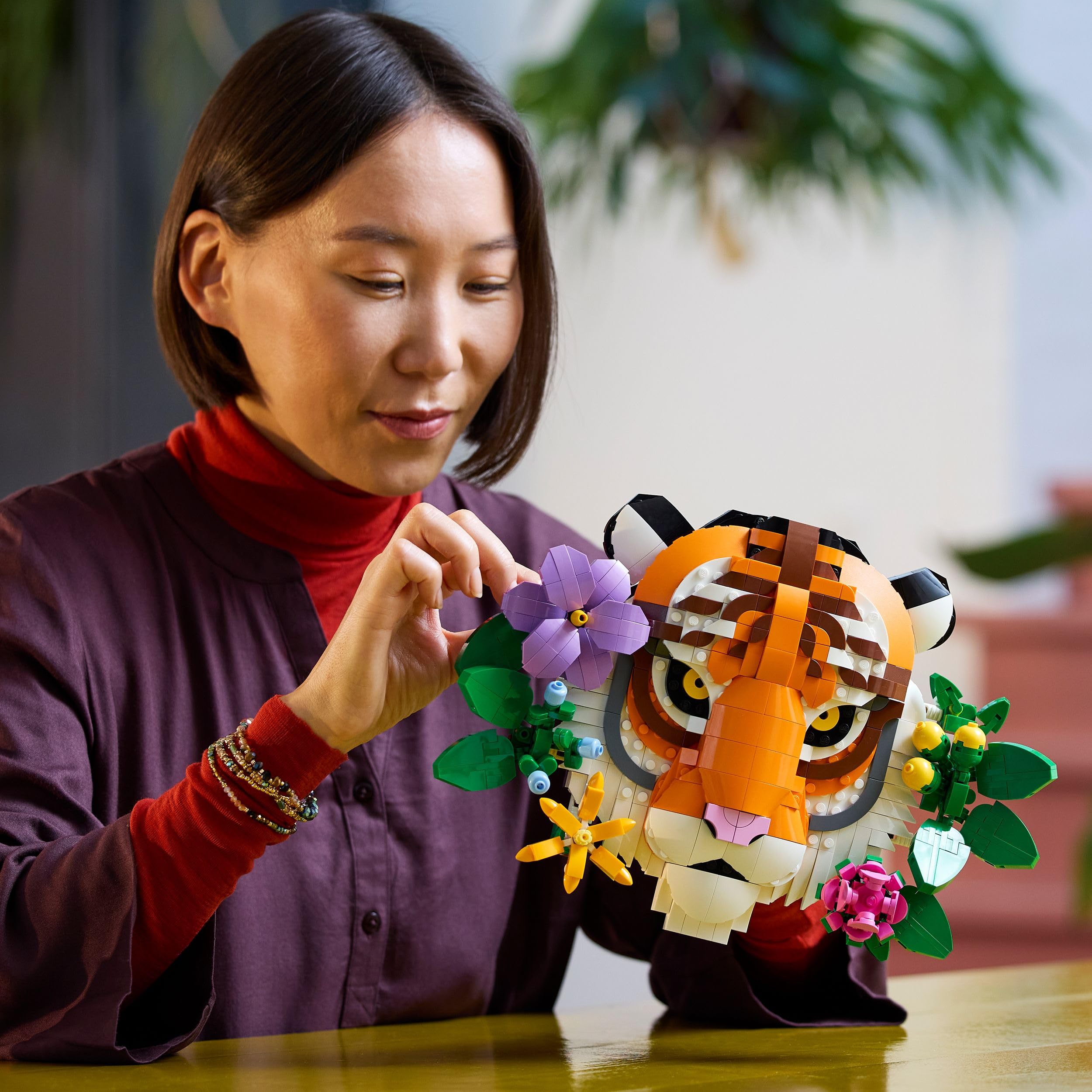 LEGO Art Collezione Animali - Tigre - Animale 3D da Costruire con Fiori e Piante Botaniche Decorative - Set di Decorazioni per Casa o Ufficio Fai da Te per Adulti - Idea Regalo Creativa - 31217 | Pittura animale 3D costruibile, fiori decorativi, set di ar