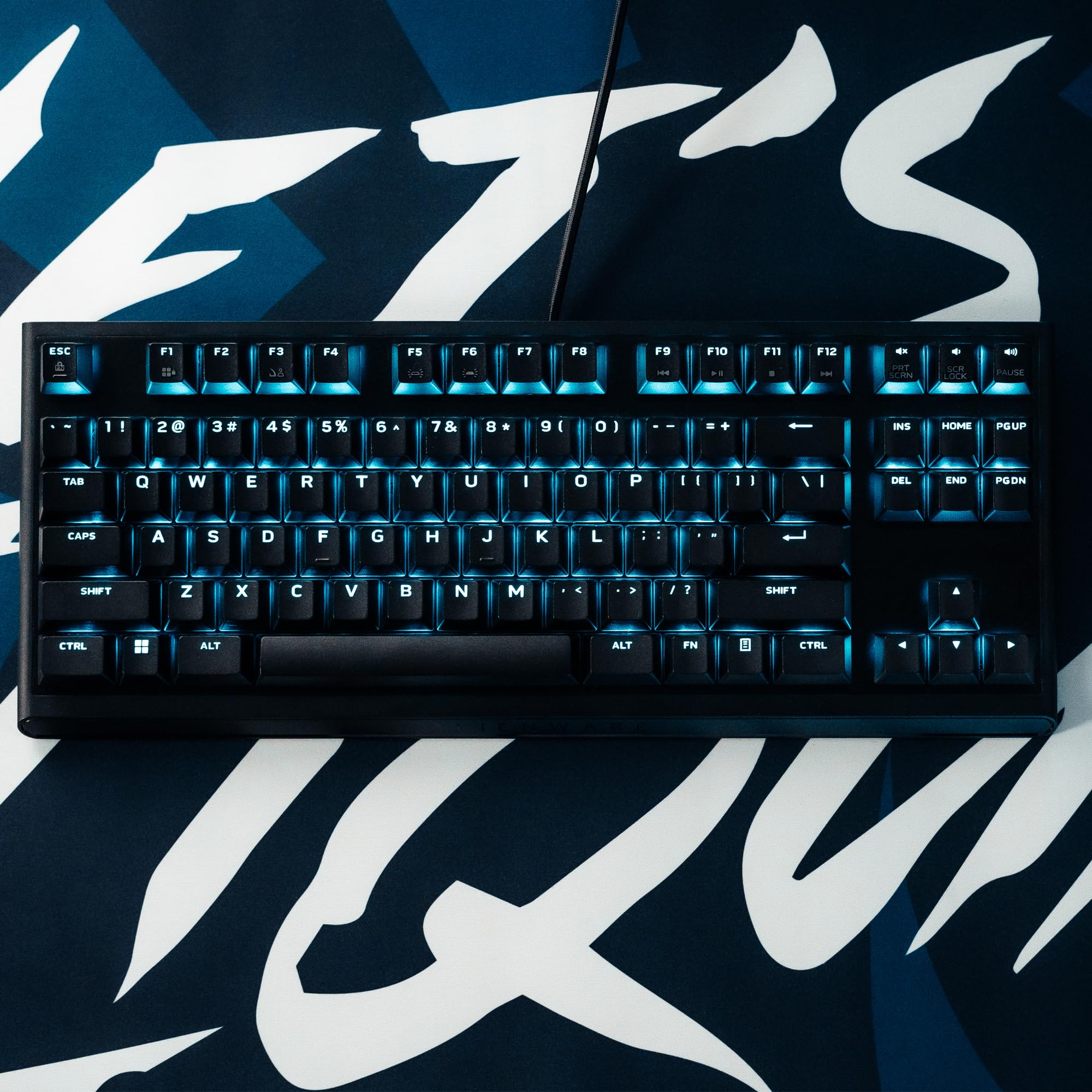 Alienware AW420K Clavier Gaming Filaire QWERTY, format compact sans pavé numérique, Cherry MX Red, touches PBT durables, rétroéclairage AlienFX RVB, USB détachable, Dark Side of the Moon
