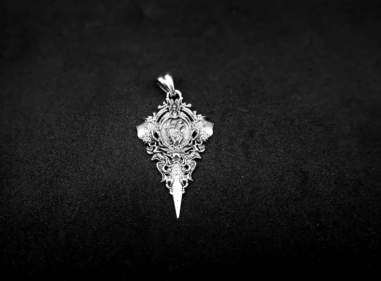 925 Sterling Silver Howling Wolf Crescent Moon Pendant for Men Women Jewelry