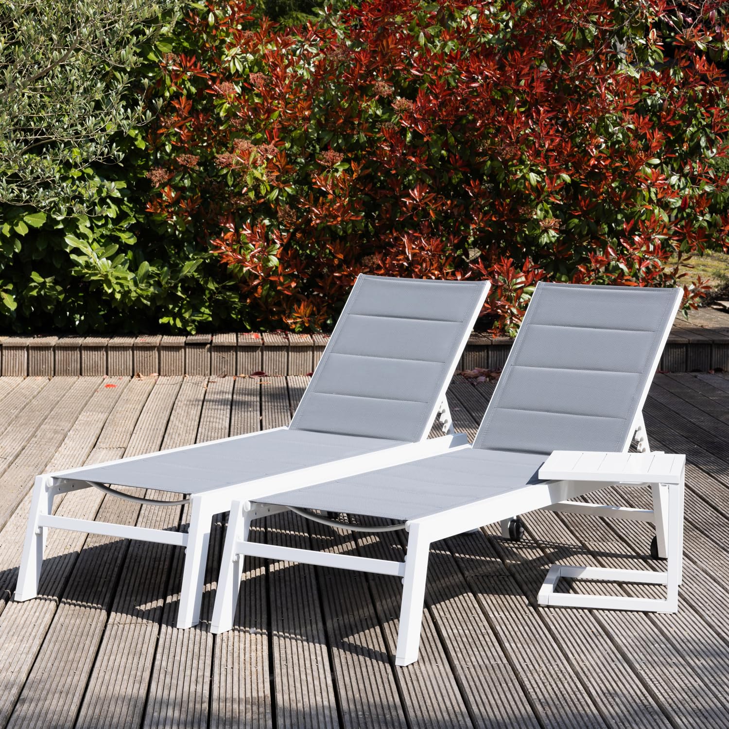 Happy Garden Set 2 Bains de Soleil Barbados en textilène Gris et Aluminium Blanc + Table d'appoint. Transat d'extérieur Multi Position.
