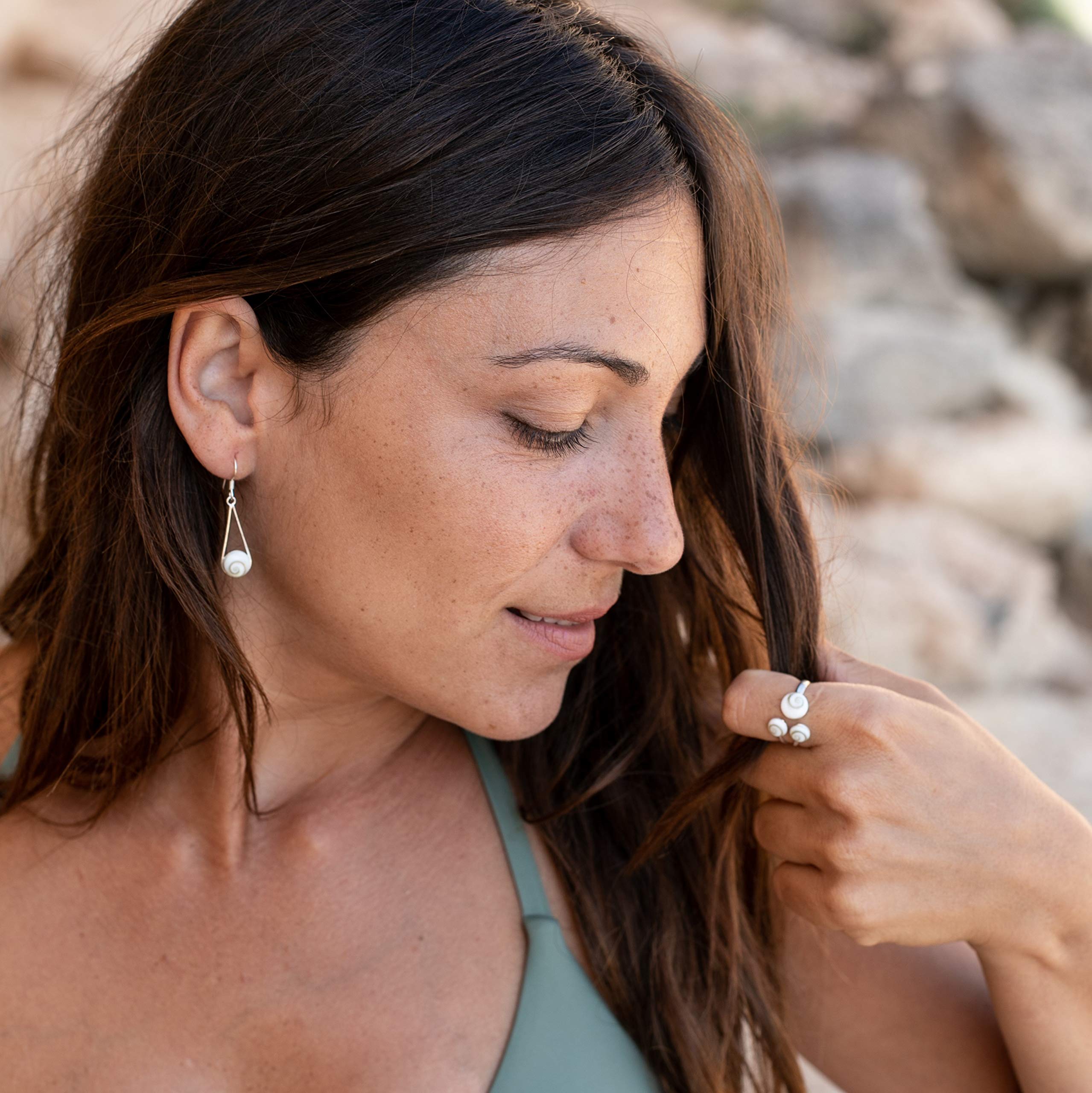 Anillo de Plata de Ley 925 para Mujer con Ojo de Shiva | Piedra de Santa Lucía | Concha Natural Marina Hecho a Mano | Ajustable, Antialérgico y Libre de Níquel