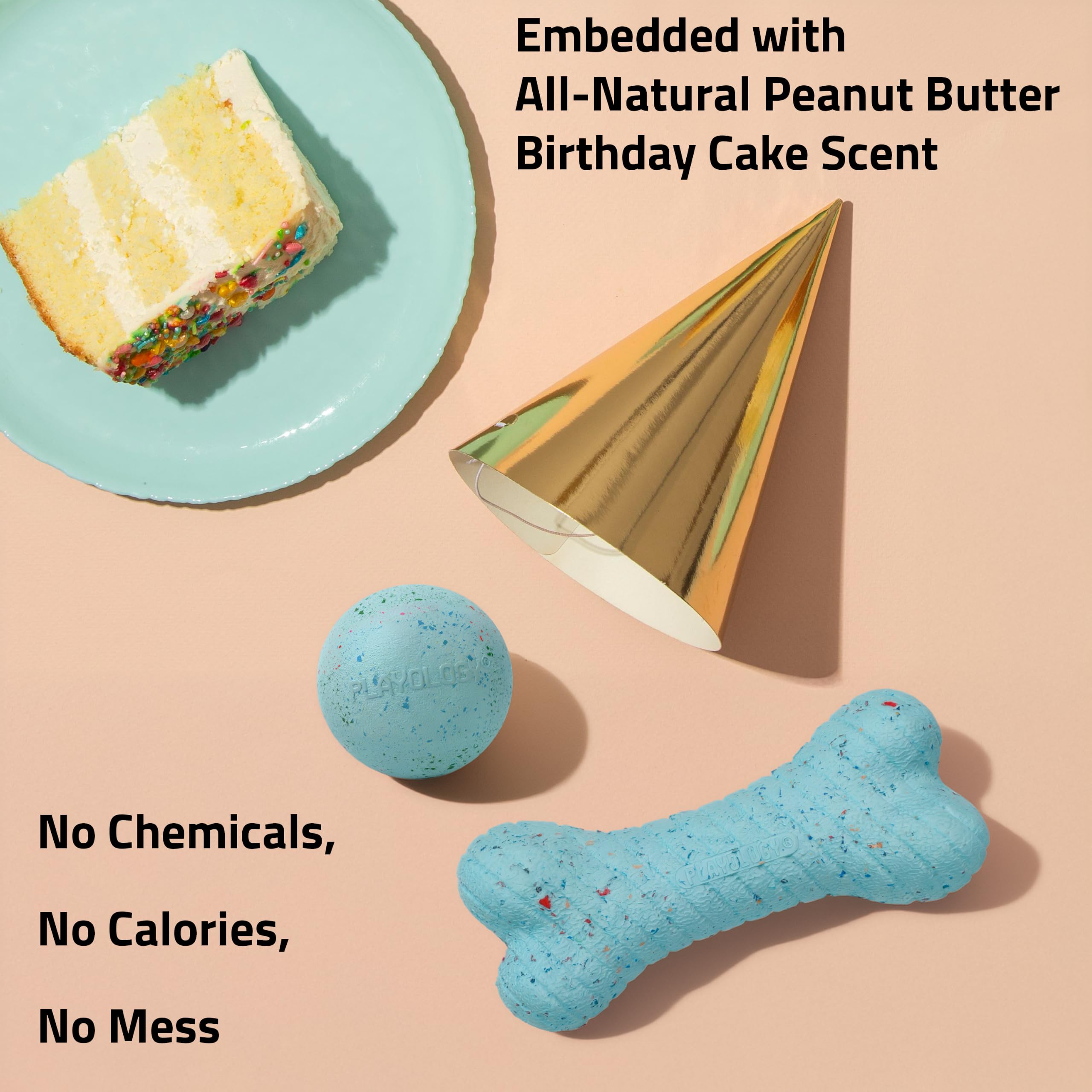 Playology Birthday Box Hundespielzeug für mittelgroße Hunde, natürliche Erdnussbutter, Geburtstagskuchenduft, Geschenkpaket, 1 quietschende Kaubälle, 1 doppellagiger Knochen und 1 Hunde-Bday-Karte