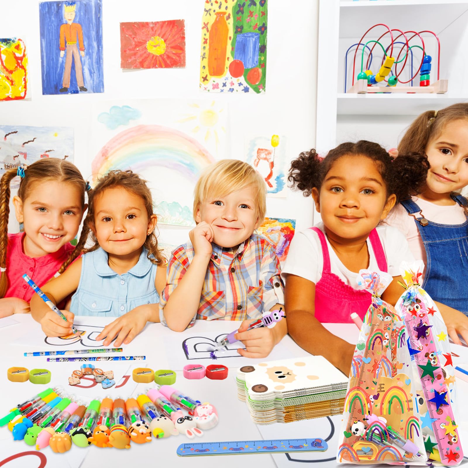 Scettar Confezione da 24 sacchetti di cancelleria per feste di compleanno, con penna multicolore, mini quaderni con gomme da cancellare, per aula di compleanno, regali di ritorno