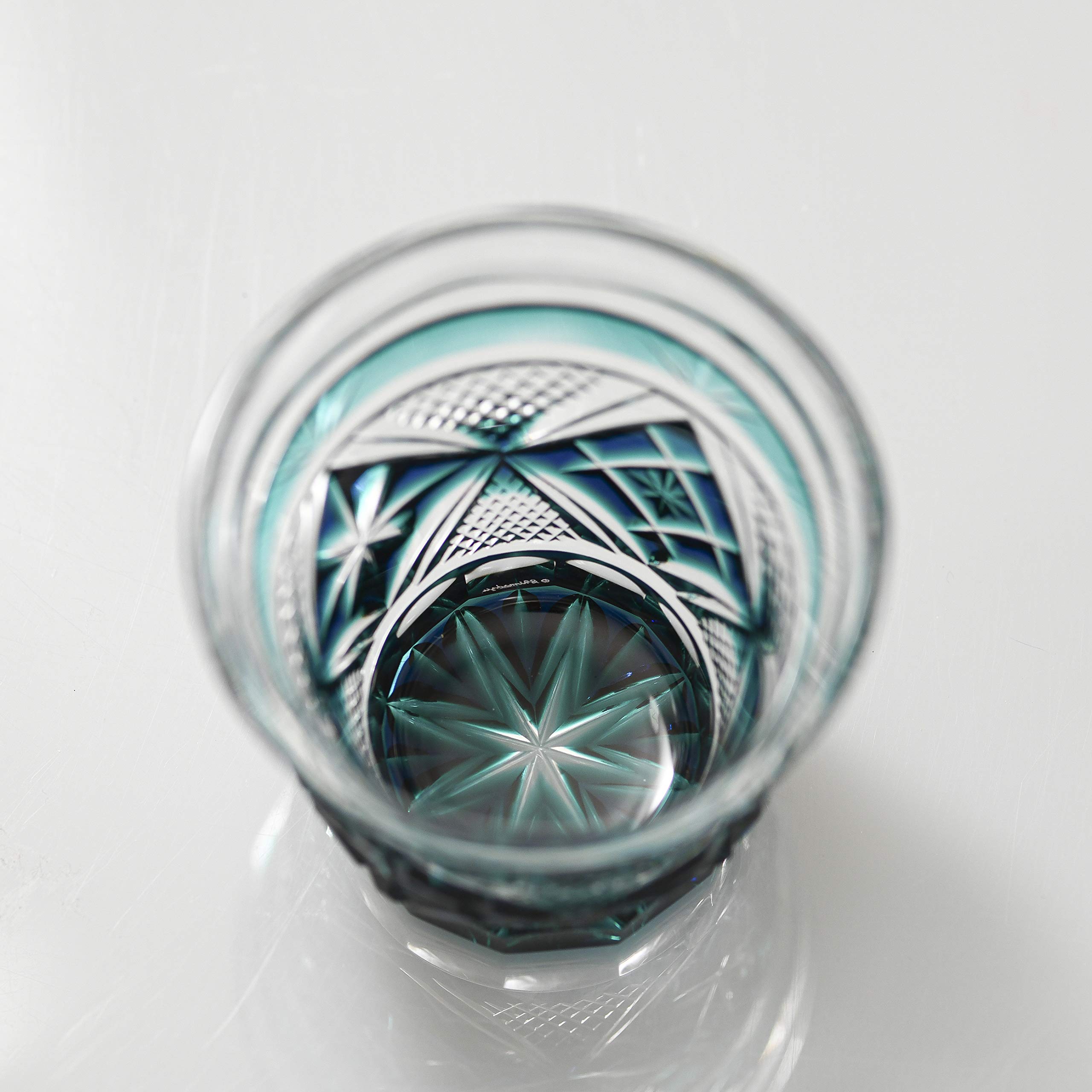 薩摩ガラス工芸【島津薩摩切子】二色衣冷酒杯 ルリ緑 高さ7.5cm Amazon.co.jp: 島津興業 薩摩切子 二色衣 冷酒杯253 (ルリ緑) : ホーム