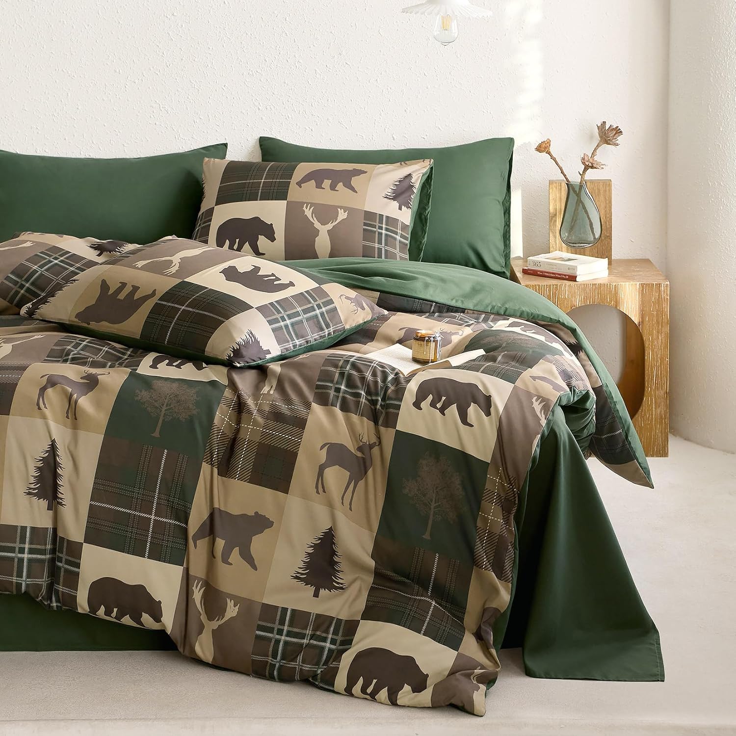 Wake In Cloud - Rustic Duvet Cover Set, Cabin Christmas Lodge Western Country Bear Deer Holiday RV Outdoor Winter Theme, Soft Lightweight Bedding, 3-Piece, Green Brown, King Size - Image 4