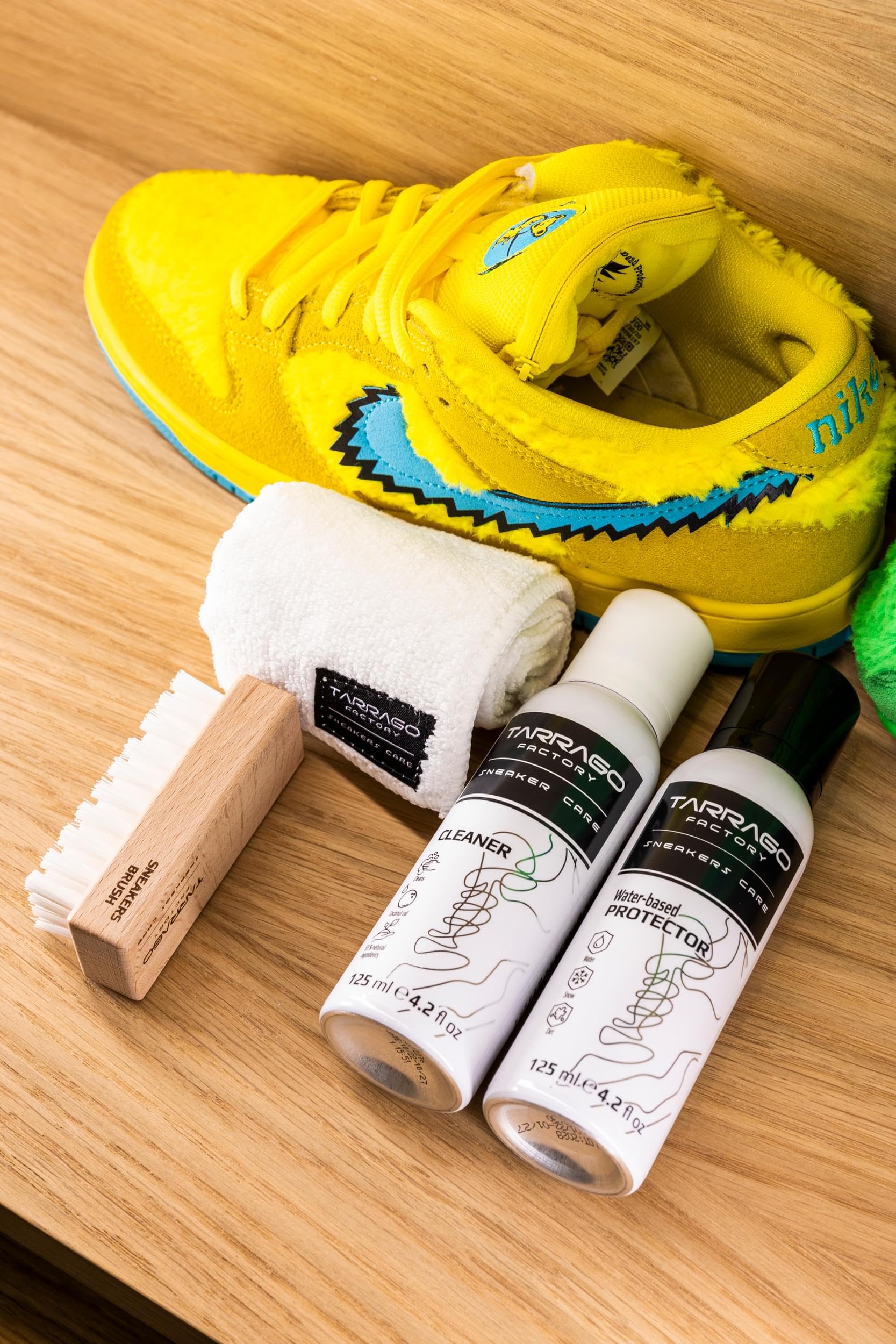 Sneakers Care Kit | Kit d'entretien, de nettoyage et de protection des chaussures | Avec des ingrédients naturels | Comprend une brosse et un chiffon de nettoyage