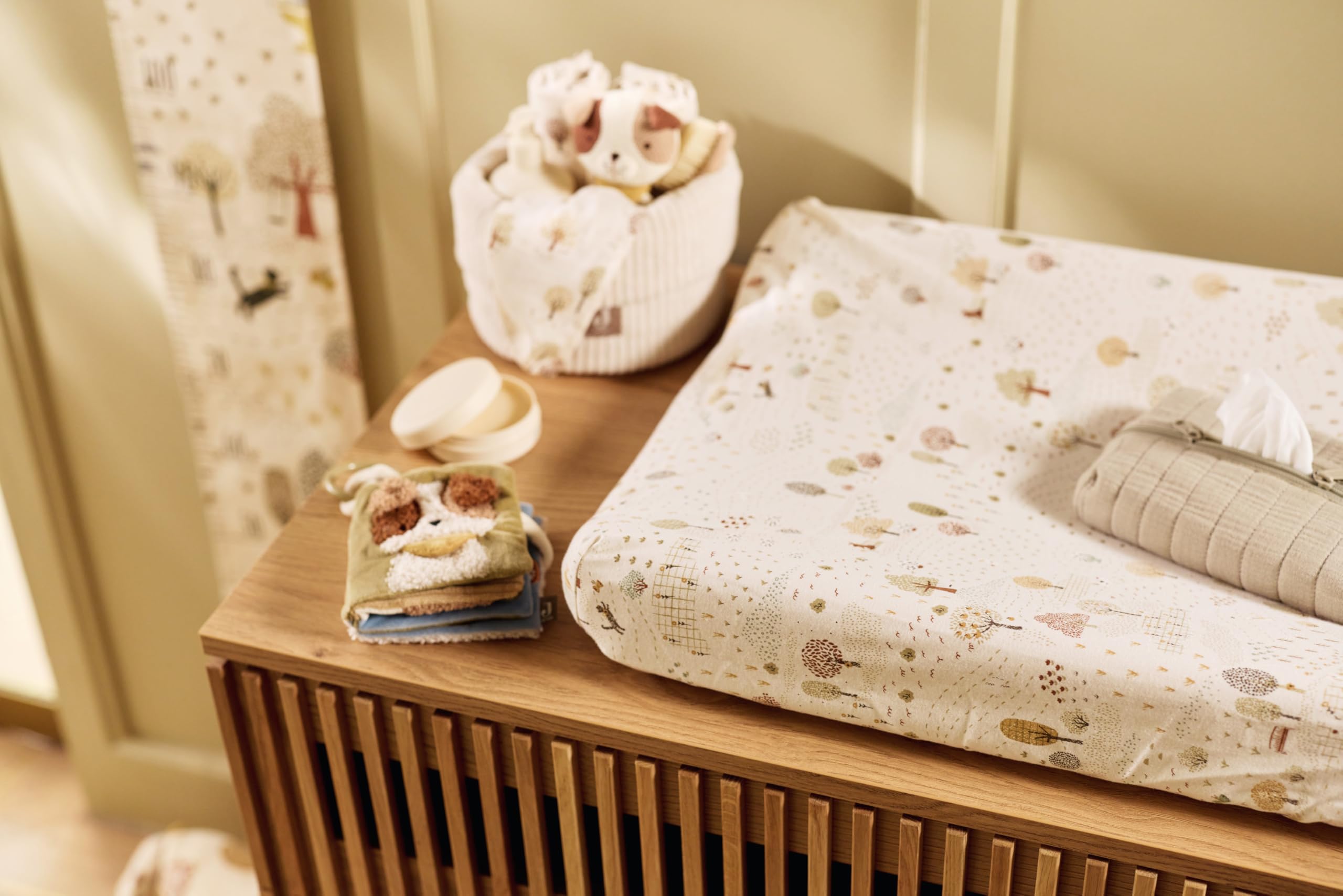 Jollein Livre Tissu Bébé - Tiny Park - Livre d’Éveil avec Pages Bruissantes, Rubans et Miroir - Stimule Les Sens et la Motricité - pour Parc et Sorties - Dès la Naissance